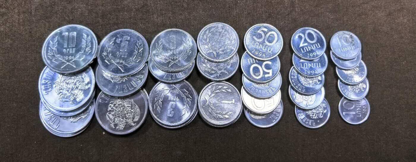 北京马甸外国币专卖第135期，外国币专场，陆续上拍，欢迎关注 亚美尼亚首版全新品相5套/