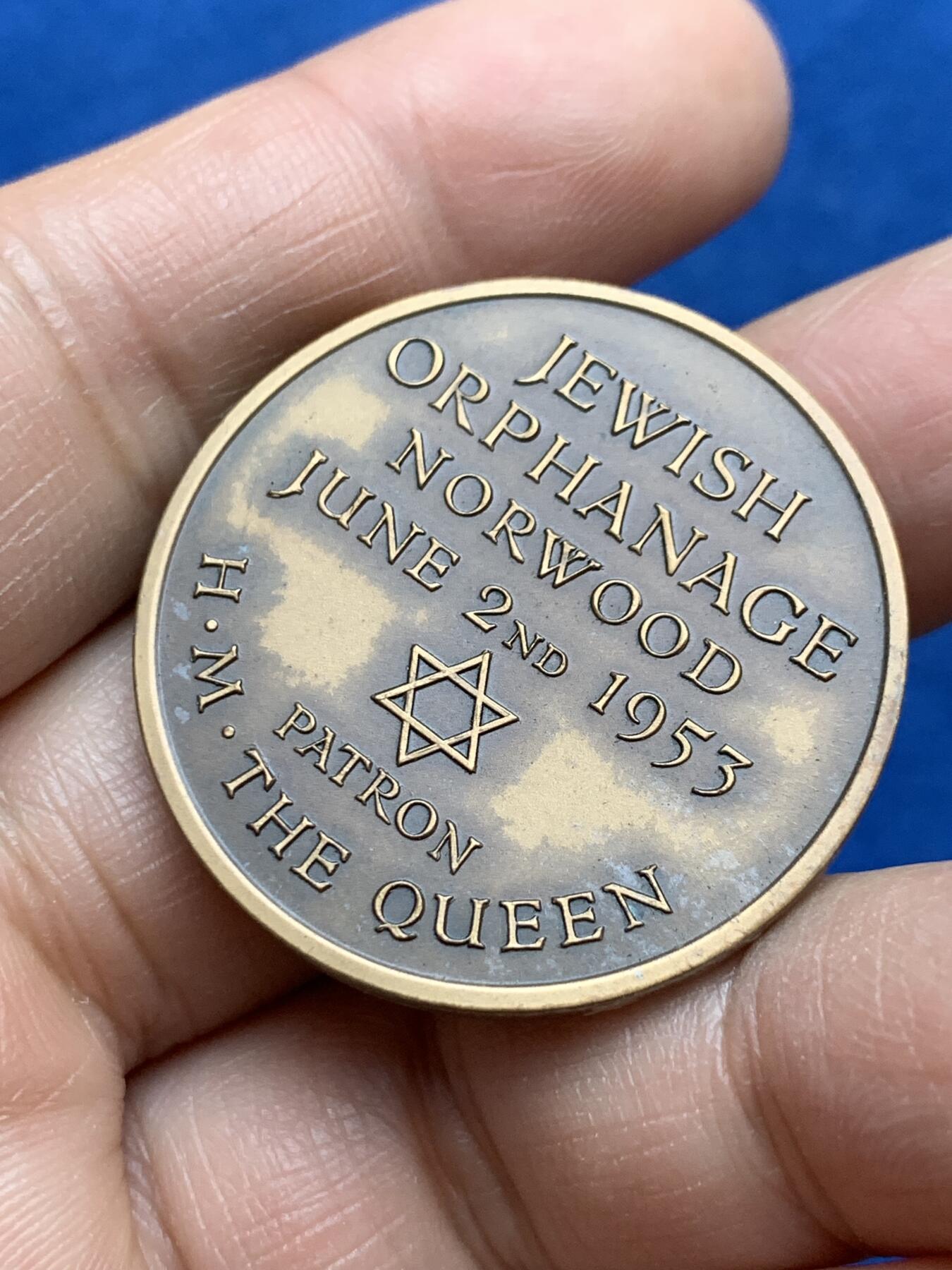 《竞宝斋》第360场 周日，周一  2场连拍 （全场包邮） 英国1953年伊丽莎白二世加冕铜章 20.95克，35.4mm