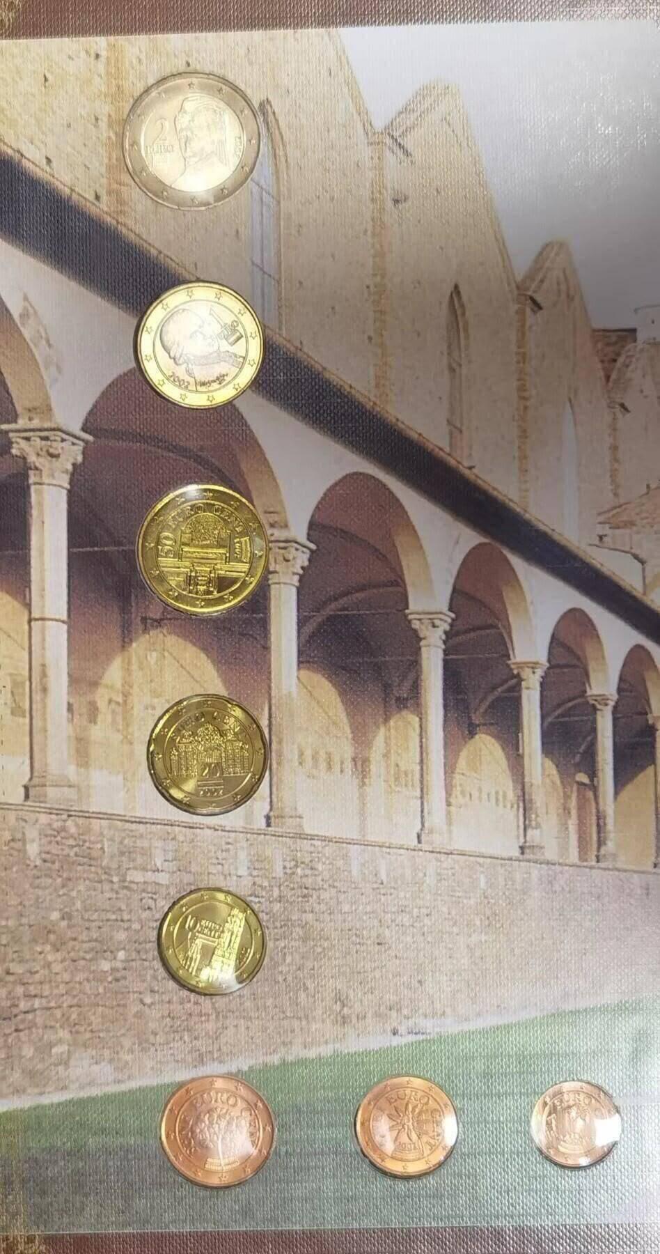 北京马甸外国币专卖第135期，外国币专场，陆续上拍，欢迎关注  欧洲原始12国欧元套币大全套豪华礼品册，奥地利，意大利，葡萄牙，德国，卢森堡，爱尔兰，希腊，芬兰，法国，比利时，荷兰，西班牙，其中前7国为2002年清版币，整体品相为全新未流通品相，币册很重包邮'