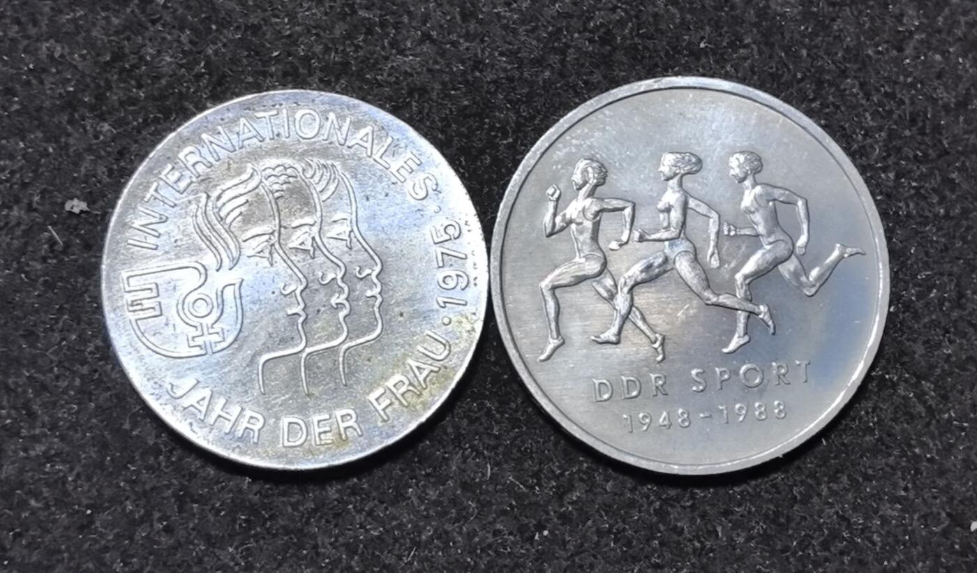 北京马甸外国币专卖第135期，外国币专场，陆续上拍，欢迎关注 东德纪念币10马克5马克一对