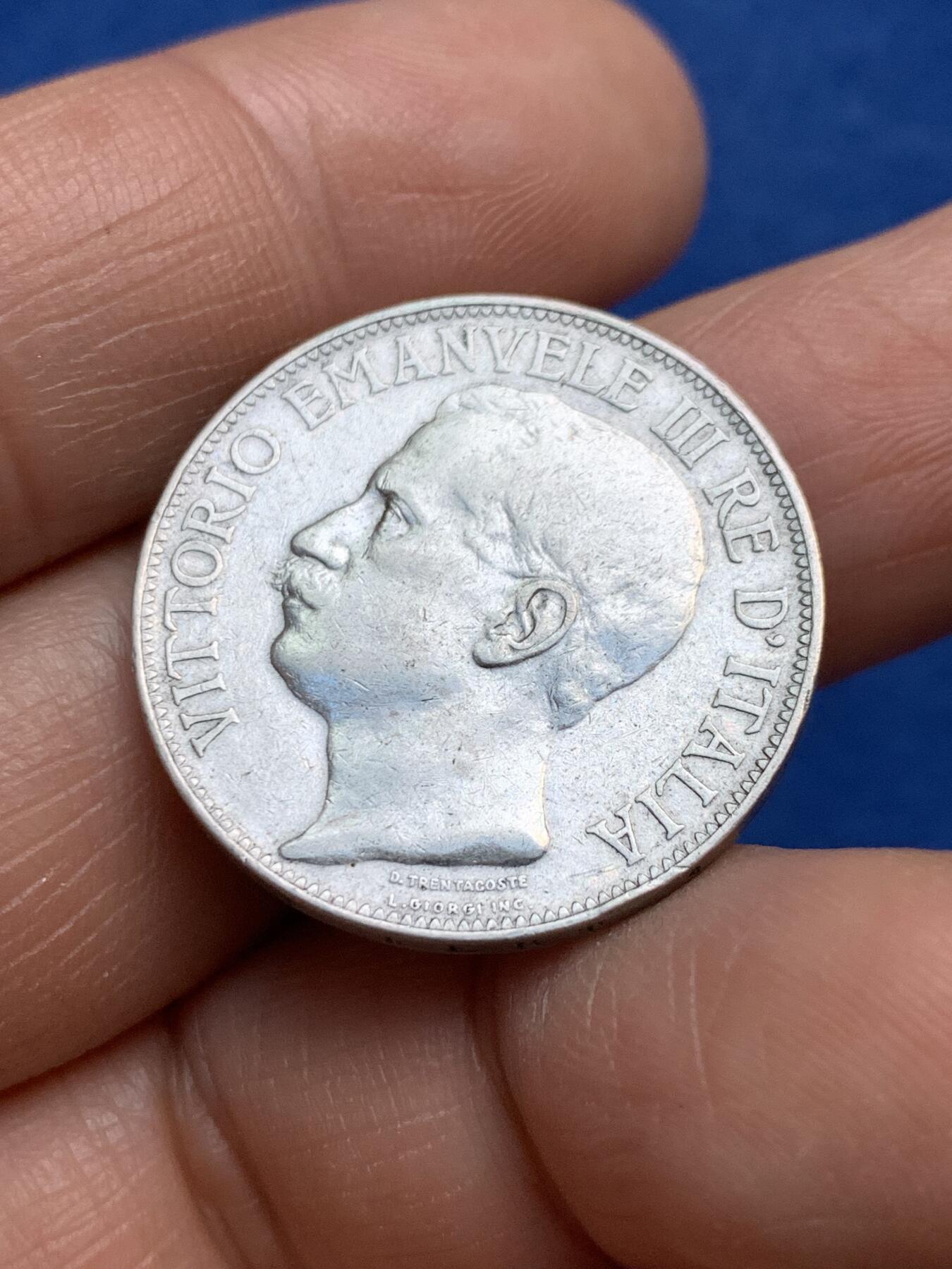 《竞宝斋》第360场 周日，周一  2场连拍 （全场包邮） 意大利1911年建国50周年2里拉银币，托奶银币，最精美钱币设计之一，意大利古典主义钱币设计名品