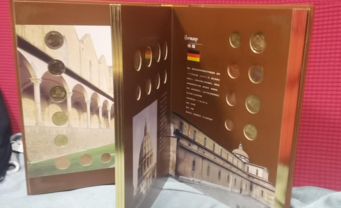 北京马甸外国币专卖第135期，外国币专场，陆续上拍，欢迎关注  欧洲原始12国欧元套币大全套豪华礼品册，奥地利，意大利，葡萄牙，德国，卢森堡，爱尔兰，希腊，芬兰，法国，比利时，荷兰，西班牙，其中前7国为2002年清版币，整体品相为全新未流通品相，币册很重包邮'