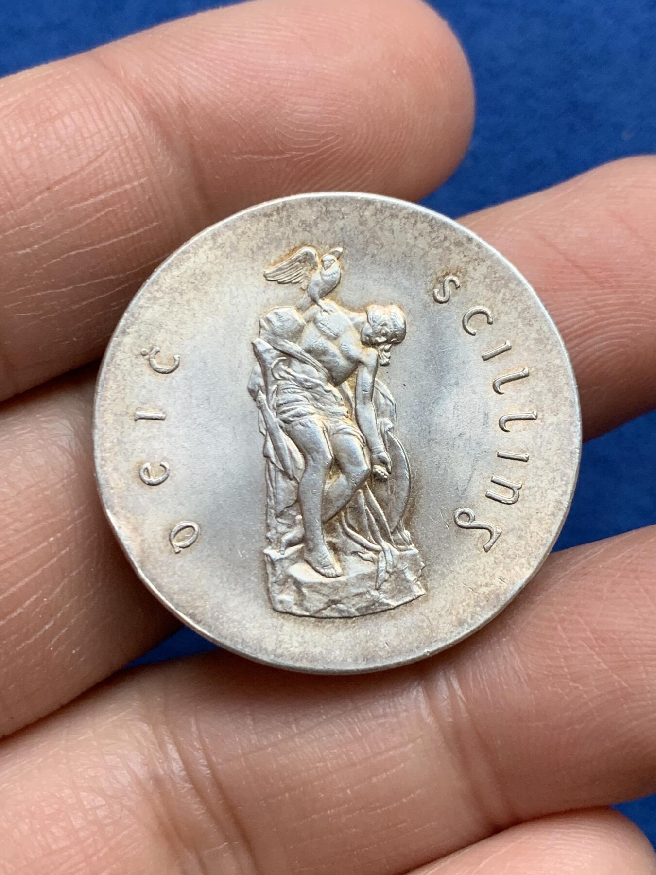 《竞宝斋》第360场 周日，周一  2场连拍 （全场包邮） 五彩 爱尔兰 1966年 10先令 复活节起义纪念银币 少见的厚实高浮雕工艺银币 自然生成的洒金彩特别好看 细节见图