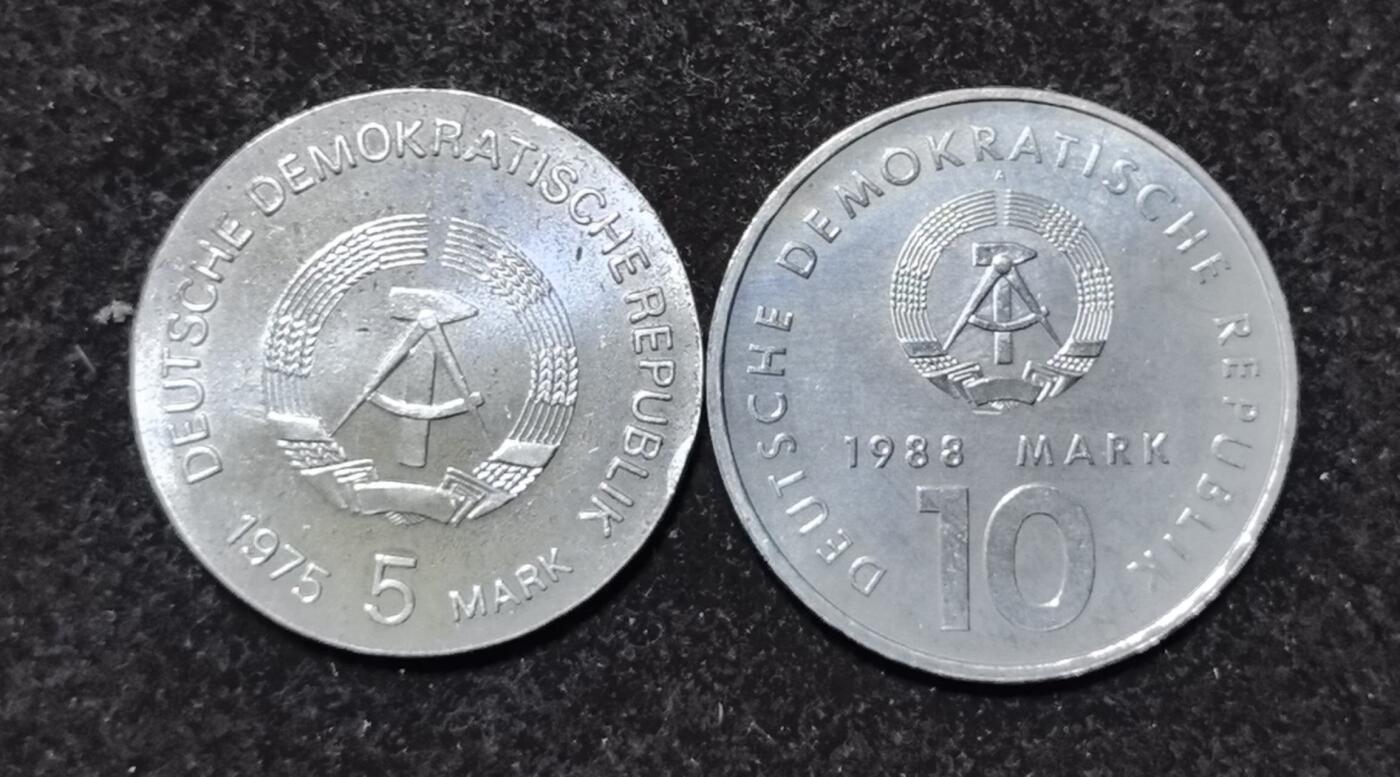 北京马甸外国币专卖第135期，外国币专场，陆续上拍，欢迎关注 东德纪念币10马克5马克一对