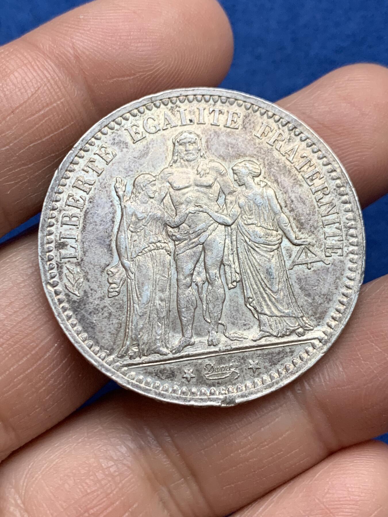 《竞宝斋》第360场 周日，周一  2场连拍 （全场包邮） 法国1873年大力神5法郎银币 包浆不错 细节见图