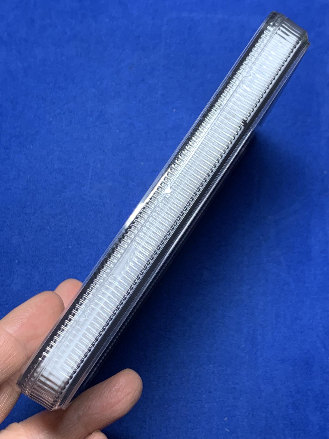 《竞宝斋》第360场 周日，周一  2场连拍 （全场包邮） NGC MS63 法国拥抱朝阳镀金银章，大师迪布瓦 Henri Dubois（双面刻印）百年古董原版，巴黎造币厂精品章。极少见双面图案，正面少女端坐悬崖旁，张开双手拥抱清晨阳光，就如海子的诗“面向大海，春暖花开”。背面一小男孩趴在礁石上玩耍，远处帆船。55mm、56.21g 、950银，加大加厚盒。