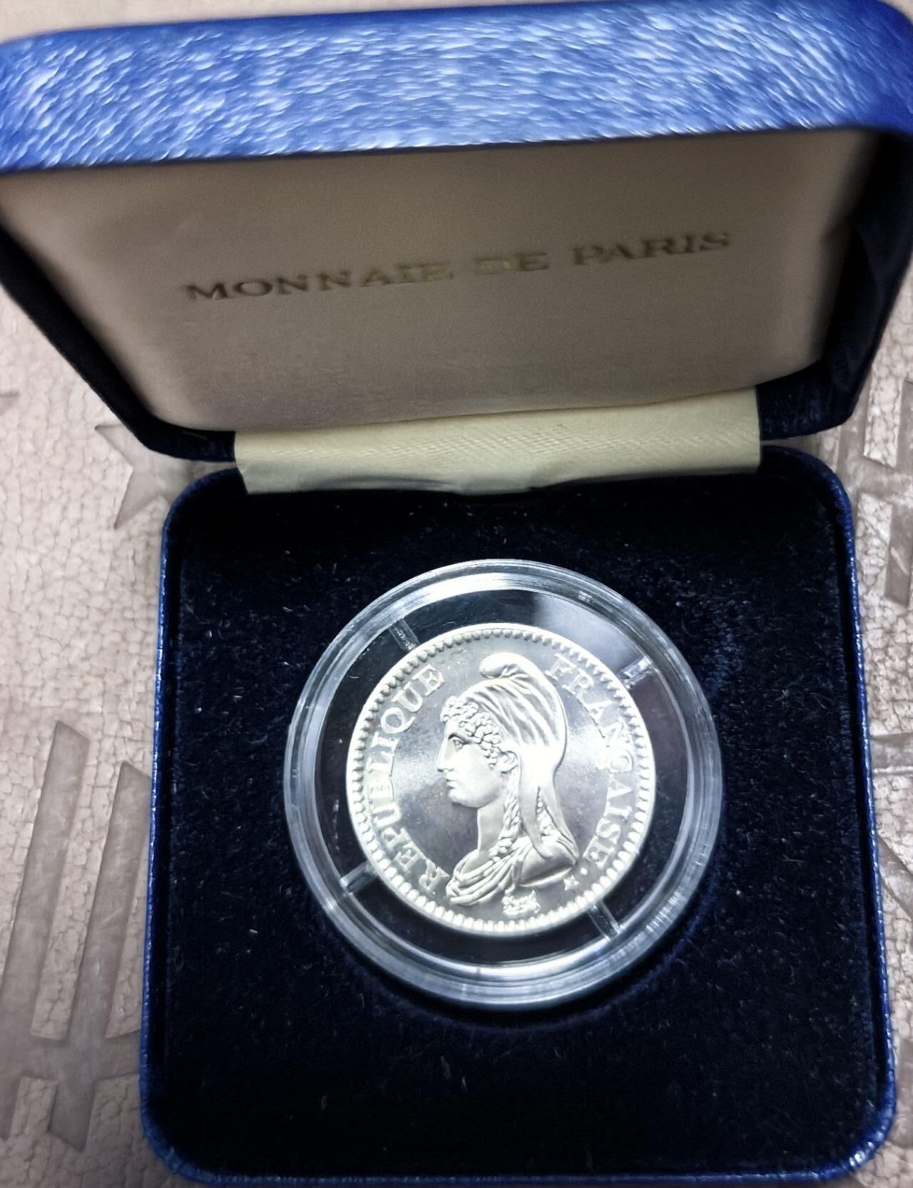 北京马甸外国币专卖第135期，外国币专场，陆续上拍，欢迎关注 1992年法国加厚半盎司银币，有盒无证