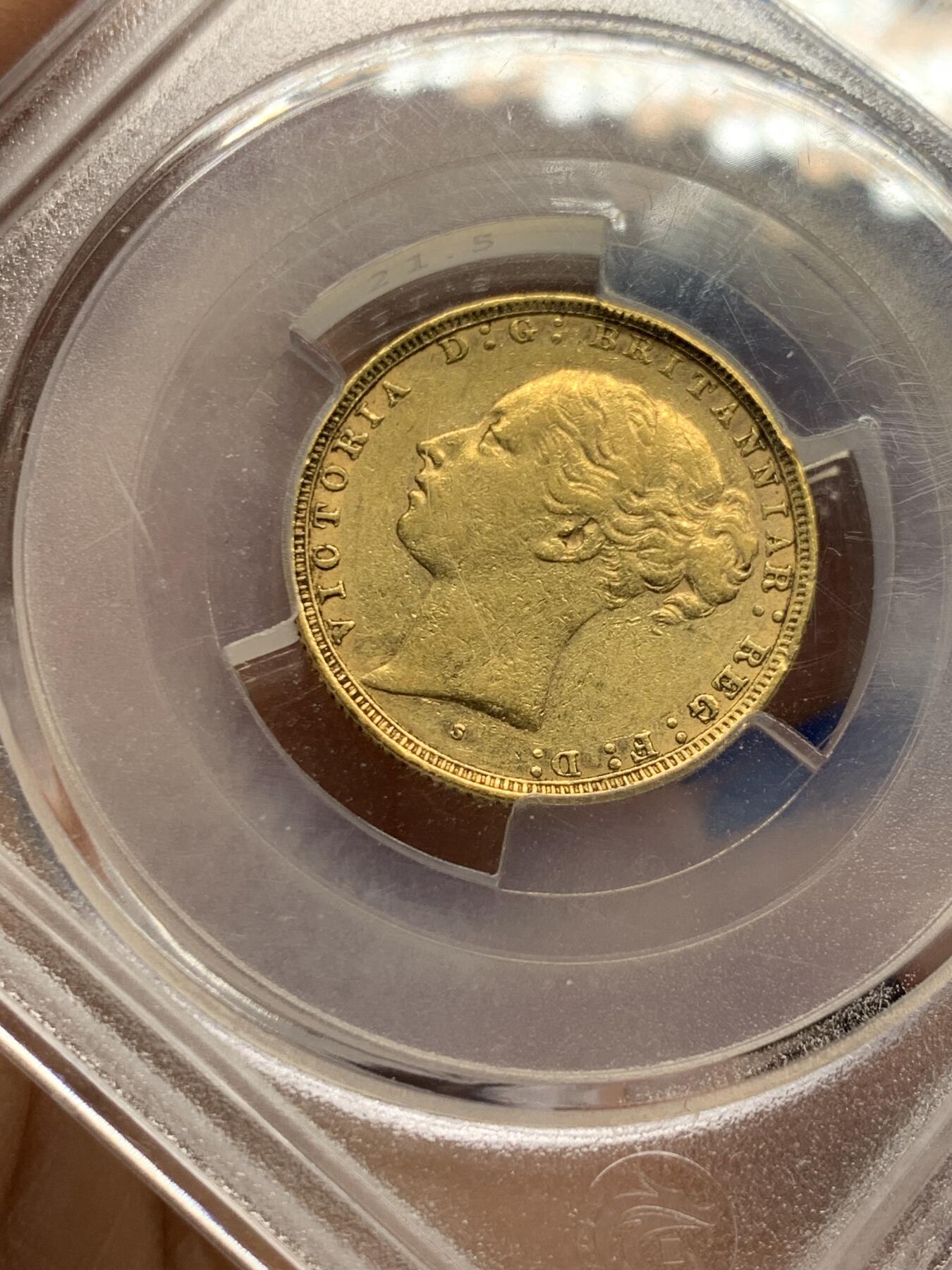 《竞宝斋》第360场 周日，周一  2场连拍 （全场包邮） 英国1881年小维头像1索维林金币 盒子只保金币是金的 无须在意 细节见图