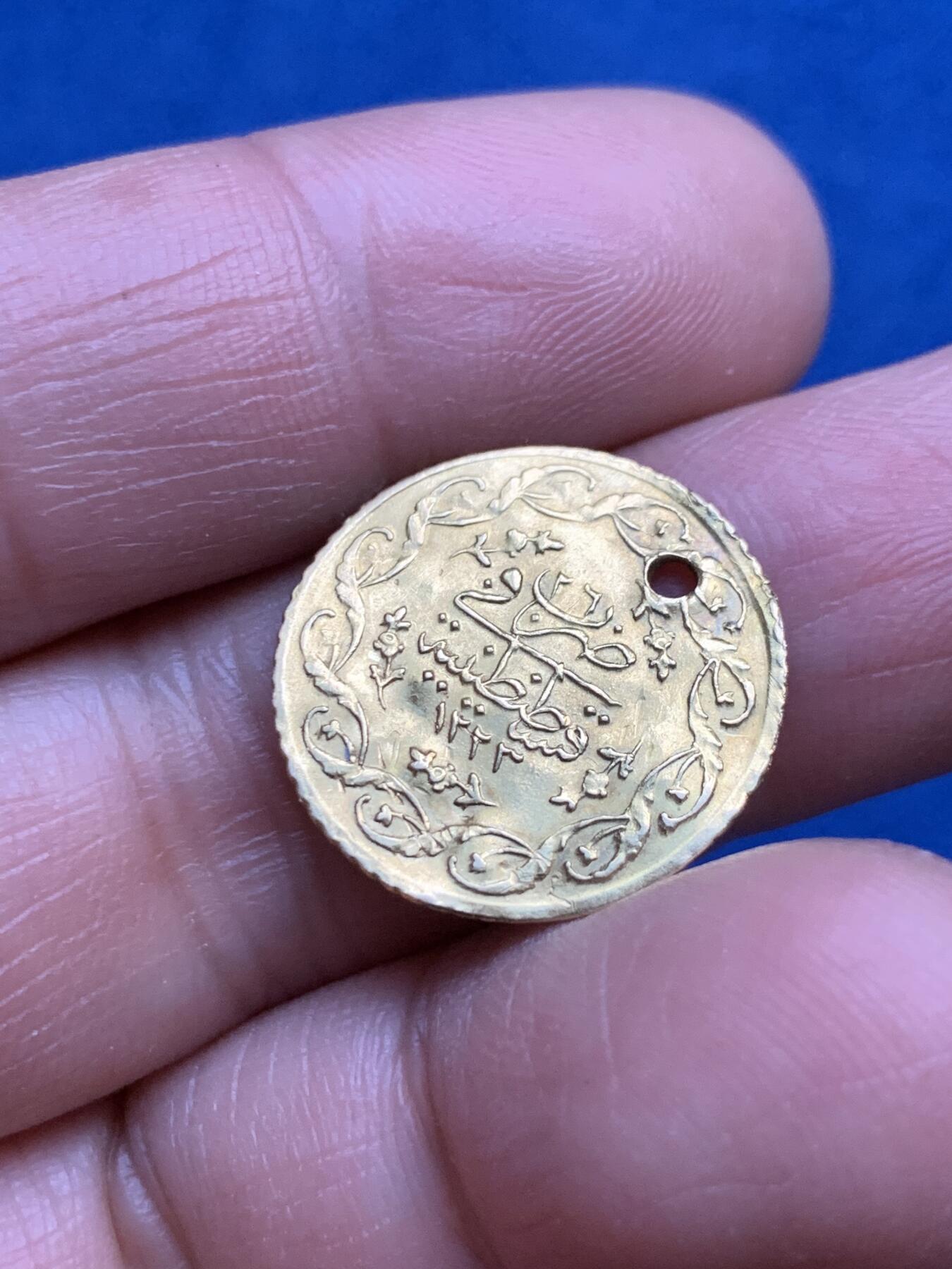 《竞宝斋》第360场 周日，周一  2场连拍 （全场包邮） 奥斯曼帝国1833年金币 重1.56克 有打孔