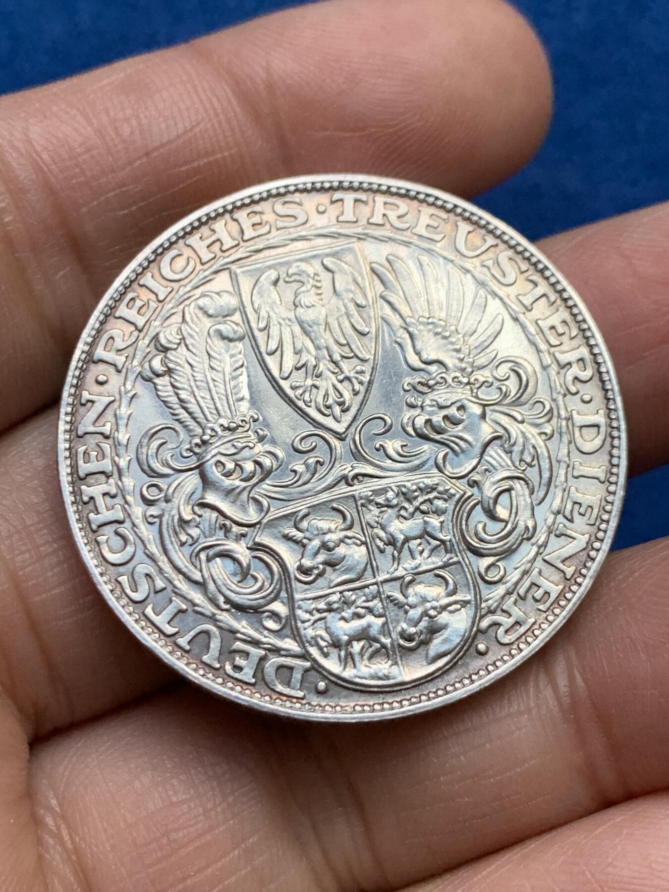 《竞宝斋》第360场 周日，周一  2场连拍 （全场包邮） 德国1927兴登堡八十大寿5马克币型章，36mm，24.8g