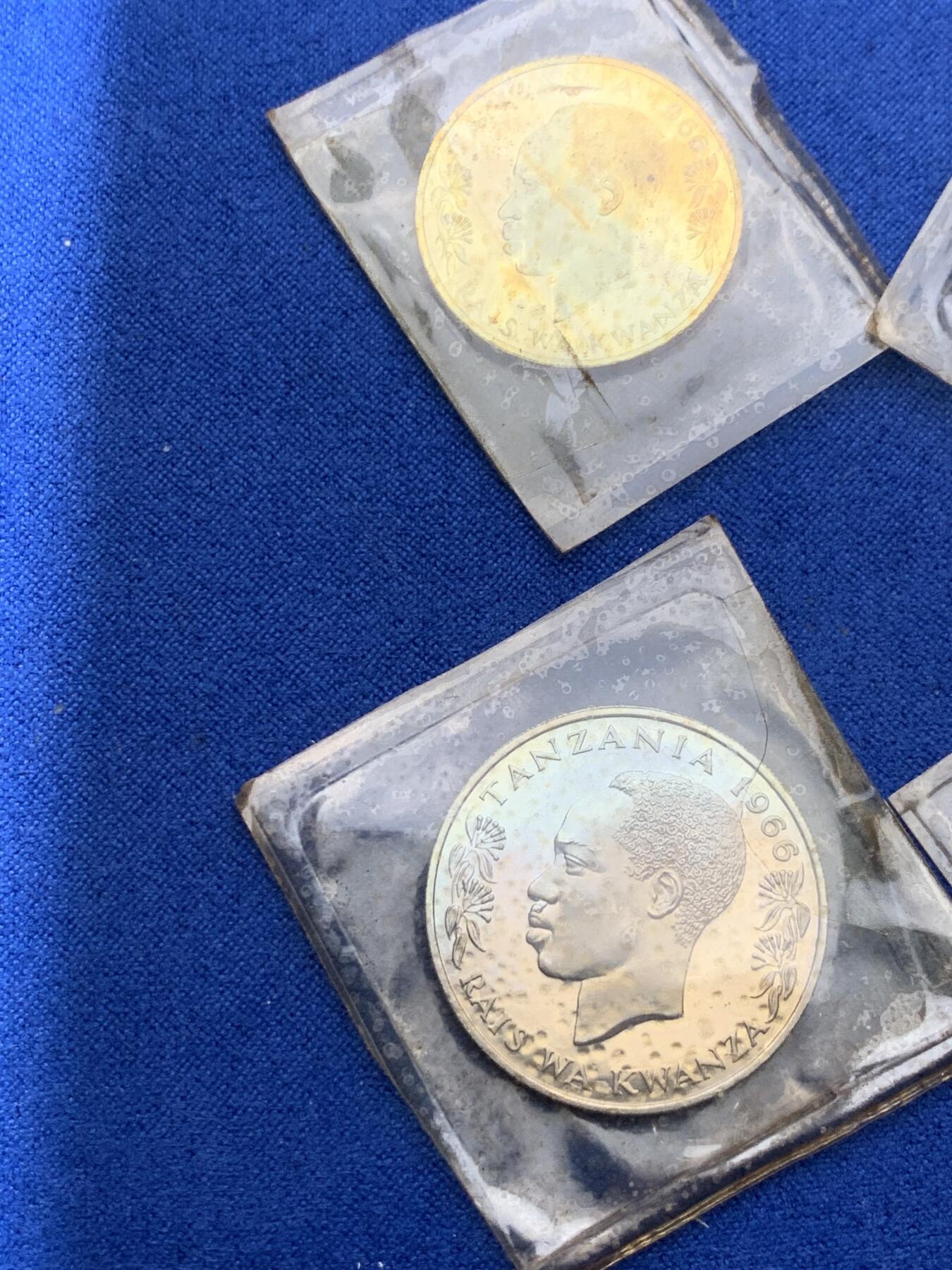 《竞宝斋》第360场 周日，周一  2场连拍 （全场包邮） 坦桑尼亚1966年4枚装精制套币 带盒