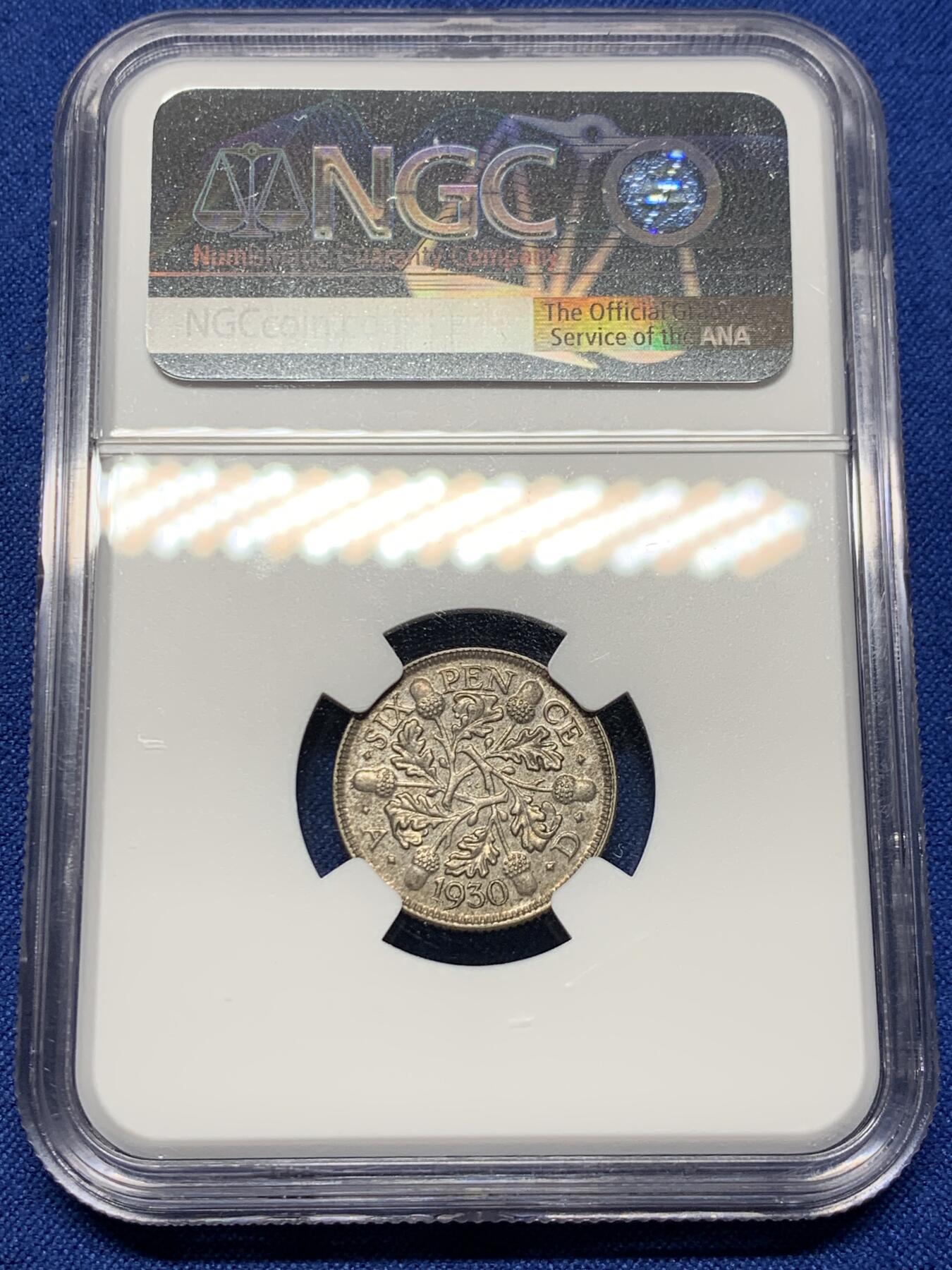 《竞宝斋》第360场 周日，周一  2场连拍 （全场包邮） NGC MS63 英国1930年乔治五世6便士银币，六浆果版。此版流通充分，高分比站狮版少见很多，记录仅4枚更高分。乔五凑套必备