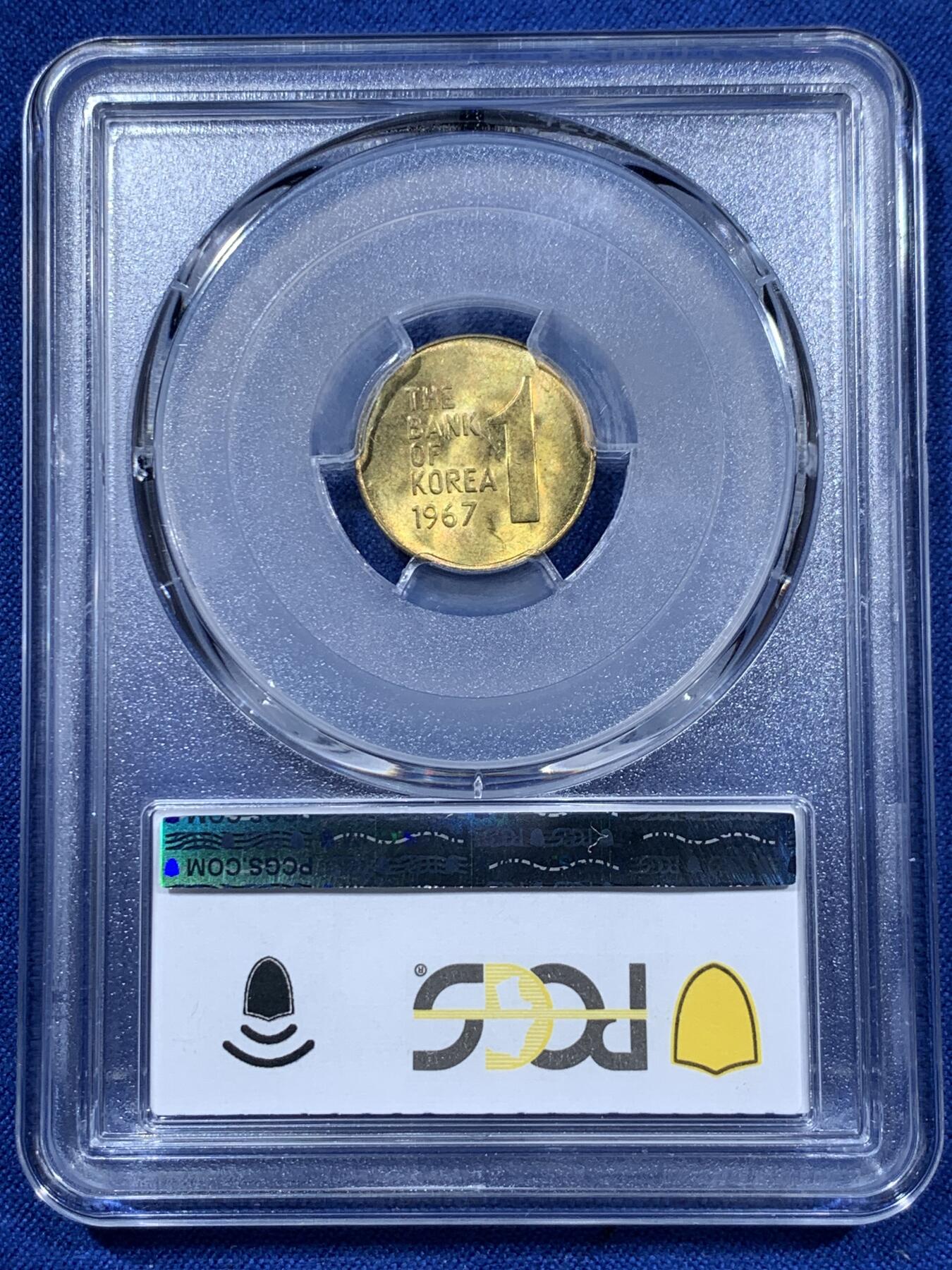 《竞宝斋》第360场 周日，周一  2场连拍 （全场包邮） PCGS MS65 韩国1967年早期1won铜币，底板泛彩色铜光漂亮，亚军分！冠军分仅5枚，好品很少见，此分数适合收藏！