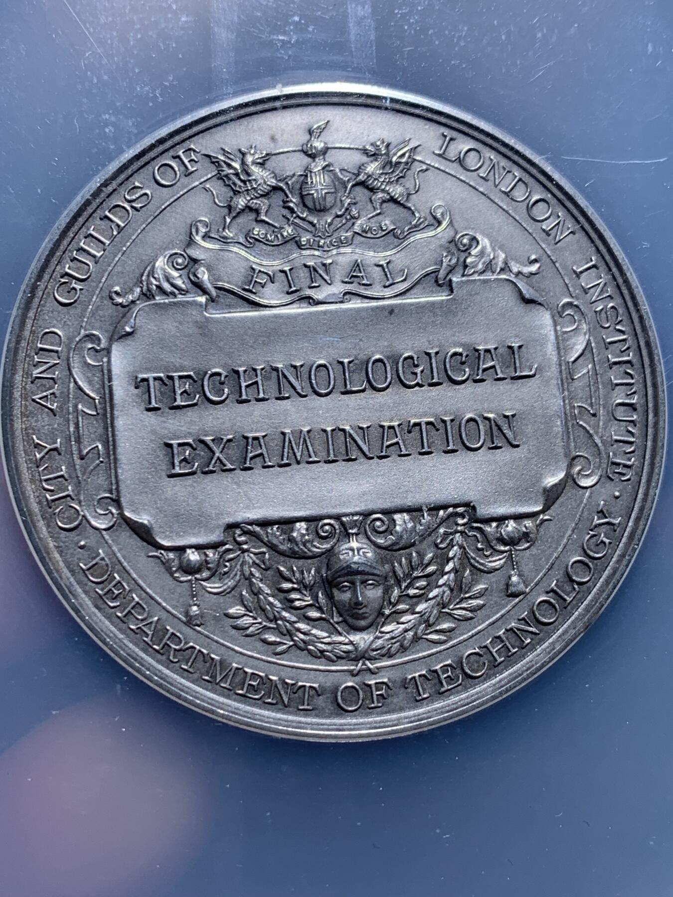 《竞宝斋》第360场 周日，周一  2场连拍 （全场包邮） NGC MS63 英国1947年伦敦城市考试获奖纪念大银章，大盒封装。