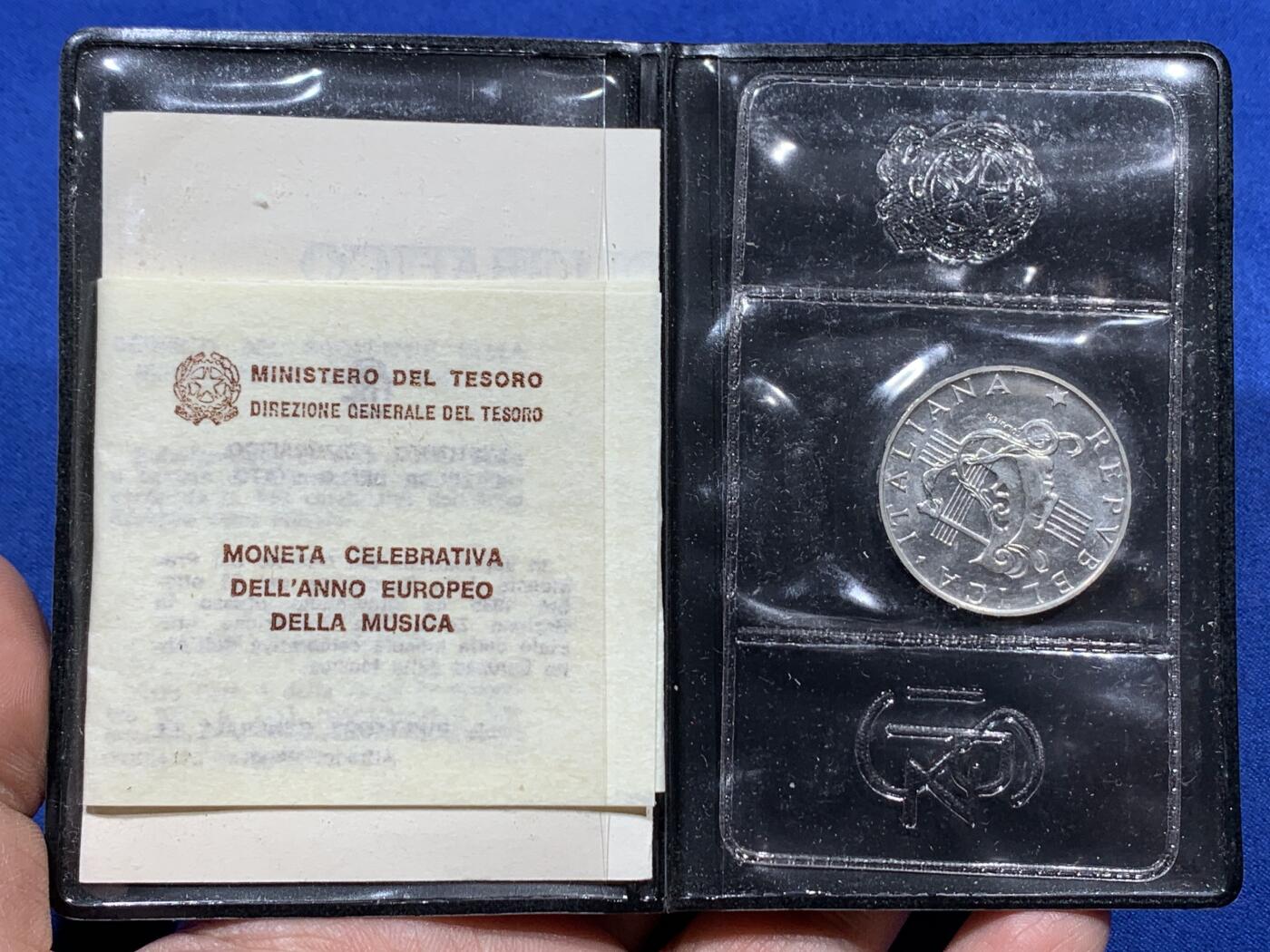 《竞宝斋》第360场 周日，周一  2场连拍 （全场包邮） 意大利 1985年 欧盟音乐节 500里拉 银币 原封装 带证书