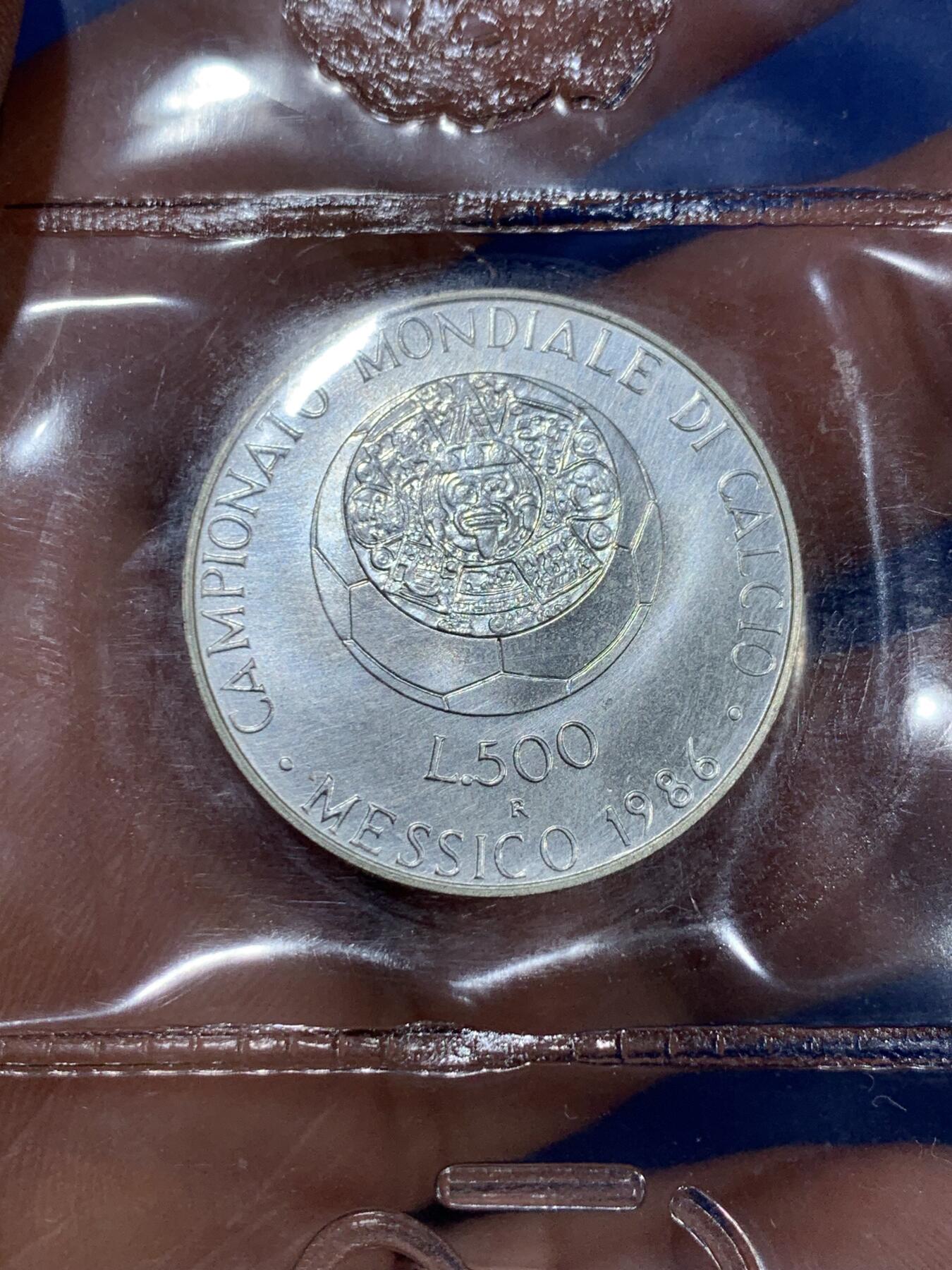 《竞宝斋》第360场 周日，周一  2场连拍 （全场包邮） 意大利 1986年 世界杯纪念 500里拉 银币 原封装 带证书