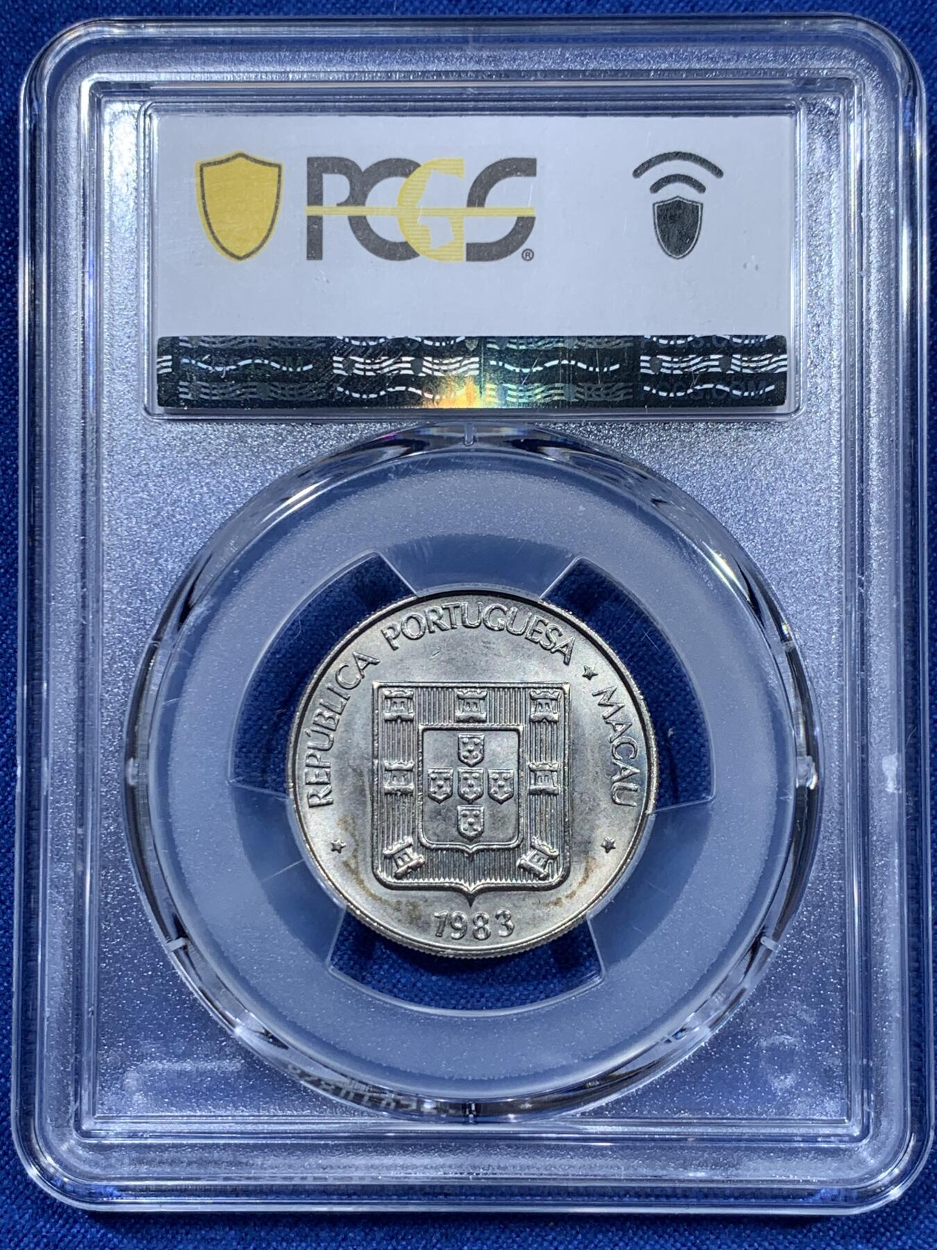 《竞宝斋》第360场 周日，周一  2场连拍 （全场包邮） PCGS MS65 澳门1983双鱼一圆 吉祥文化主题 非常受欢迎的品种 光度很不错 细节好划痕少 可藏