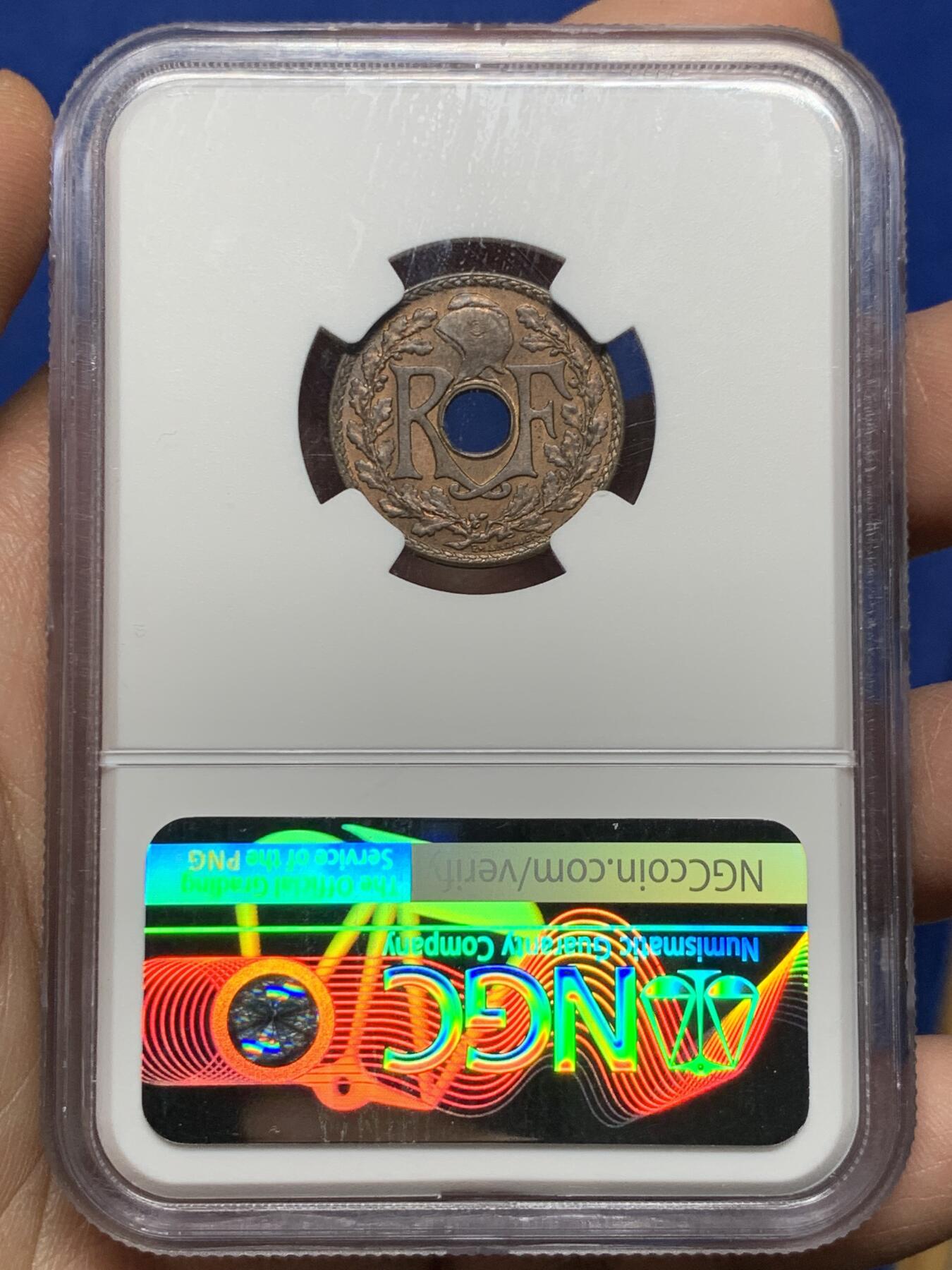 《竞宝斋》第360场 周日，周一  2场连拍 （全场包邮） NGC MS64RB 法属印支1935年1/2C