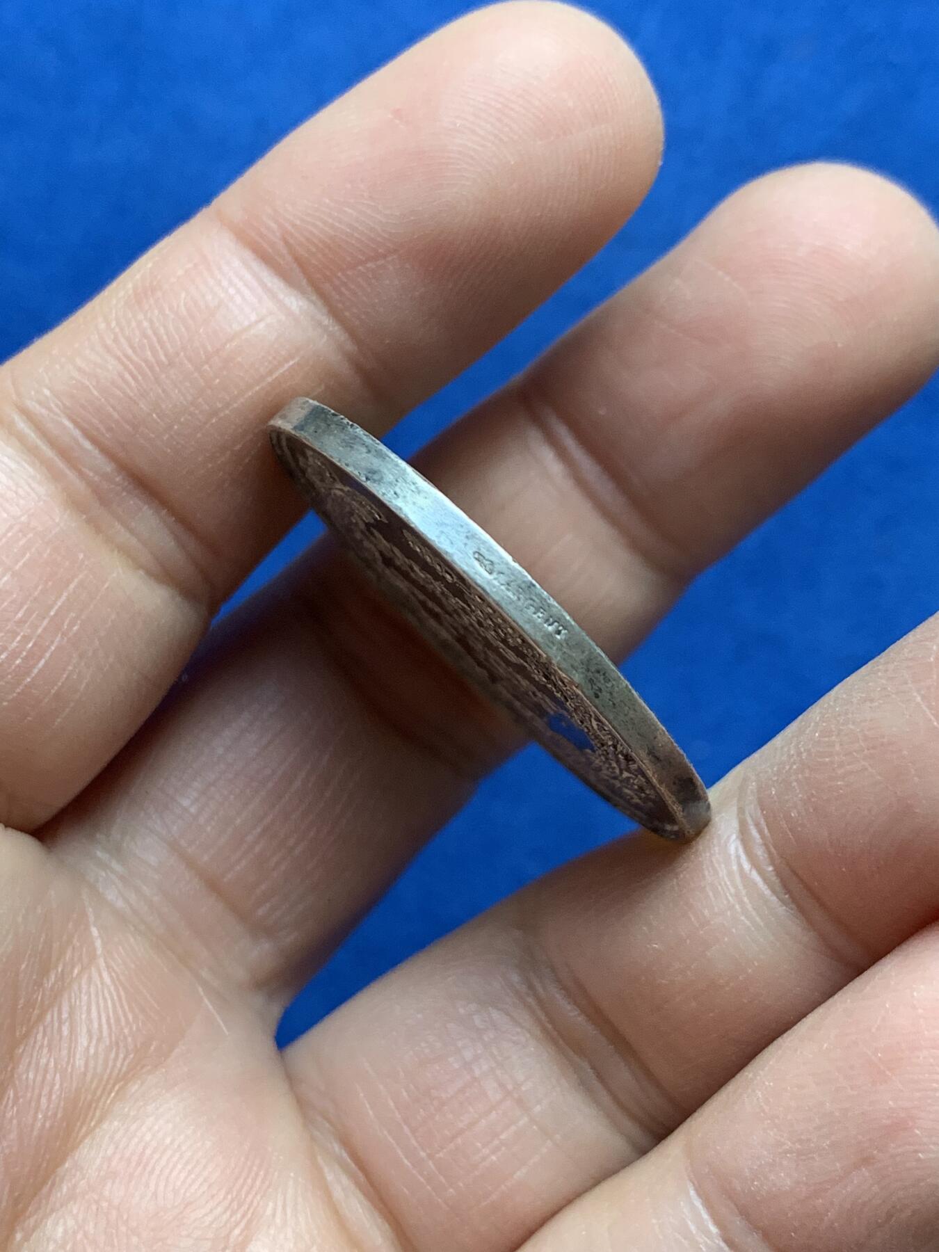 《竞宝斋》第360场 周日，周一  2场连拍 （全场包邮） 慈善协会银章（屠龙章）直径33.9mm 重17g 丰饶角1银标 细节见图