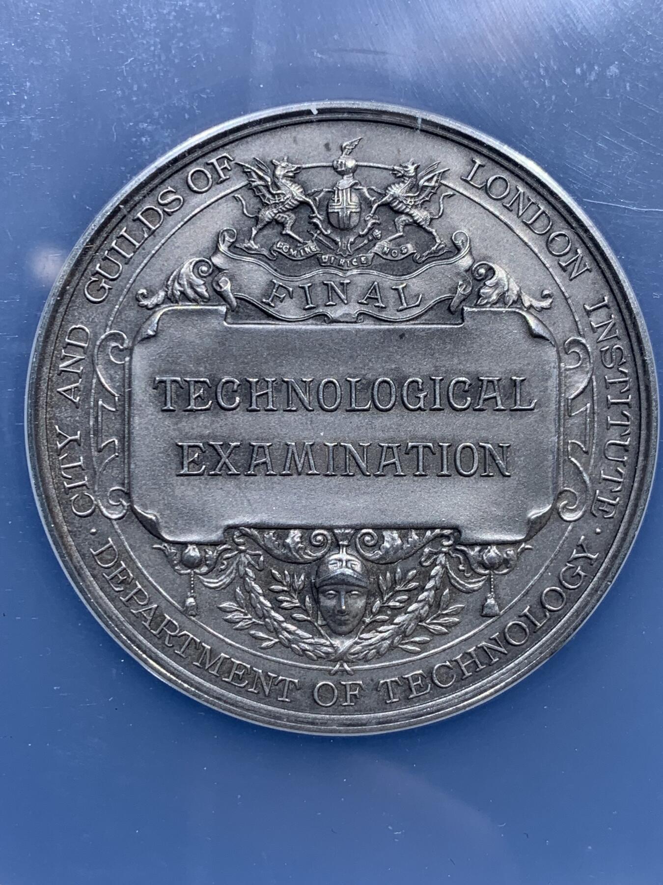 《竞宝斋》第360场 周日，周一  2场连拍 （全场包邮） NGC MS63 英国1947年伦敦城市考试获奖纪念大银章，大盒封装。