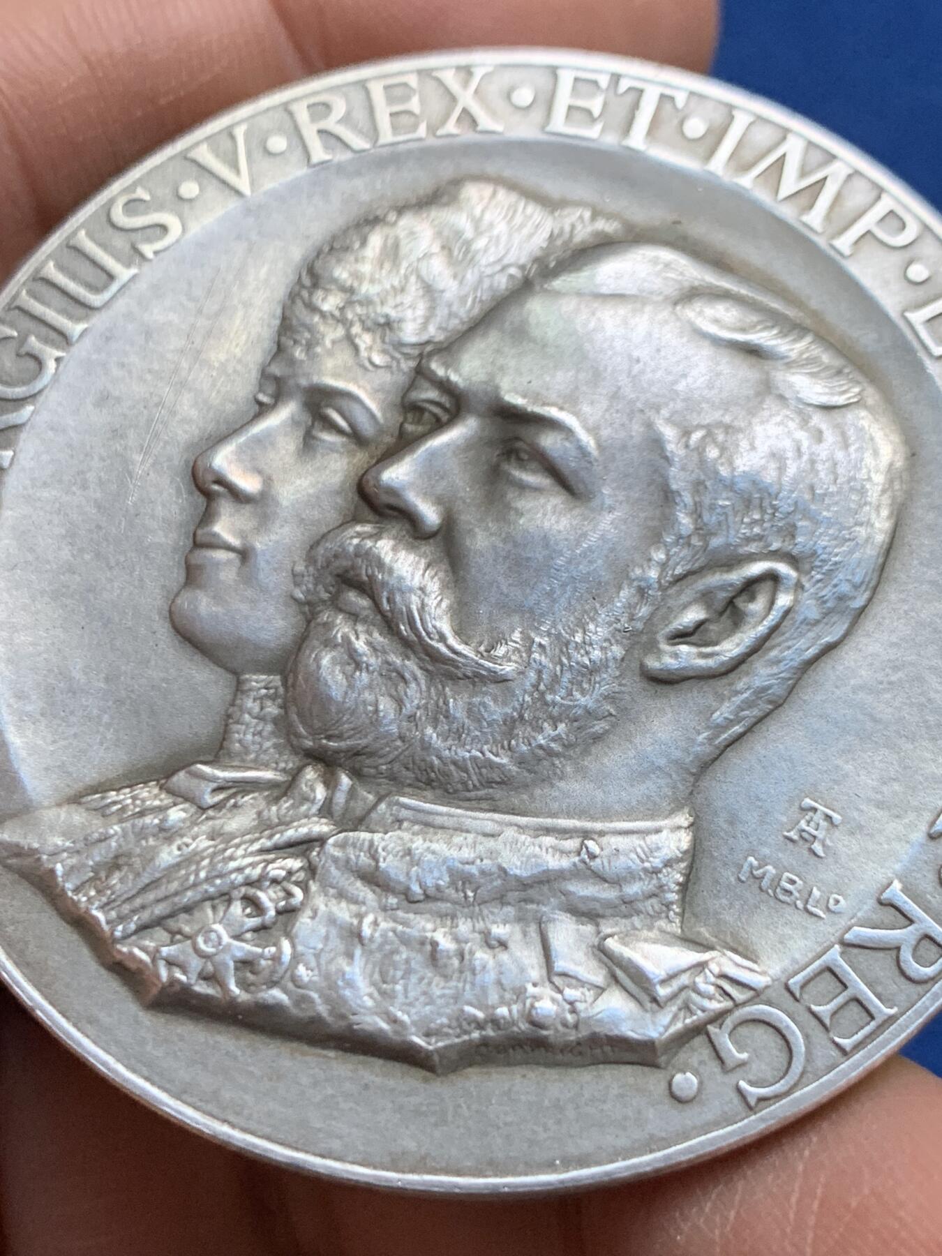 《竞宝斋》第360场 周日，周一  2场连拍 （全场包邮） 乔治五世1911年加冕大银章，51.8mm，73.1克，大银章少见，带原盒