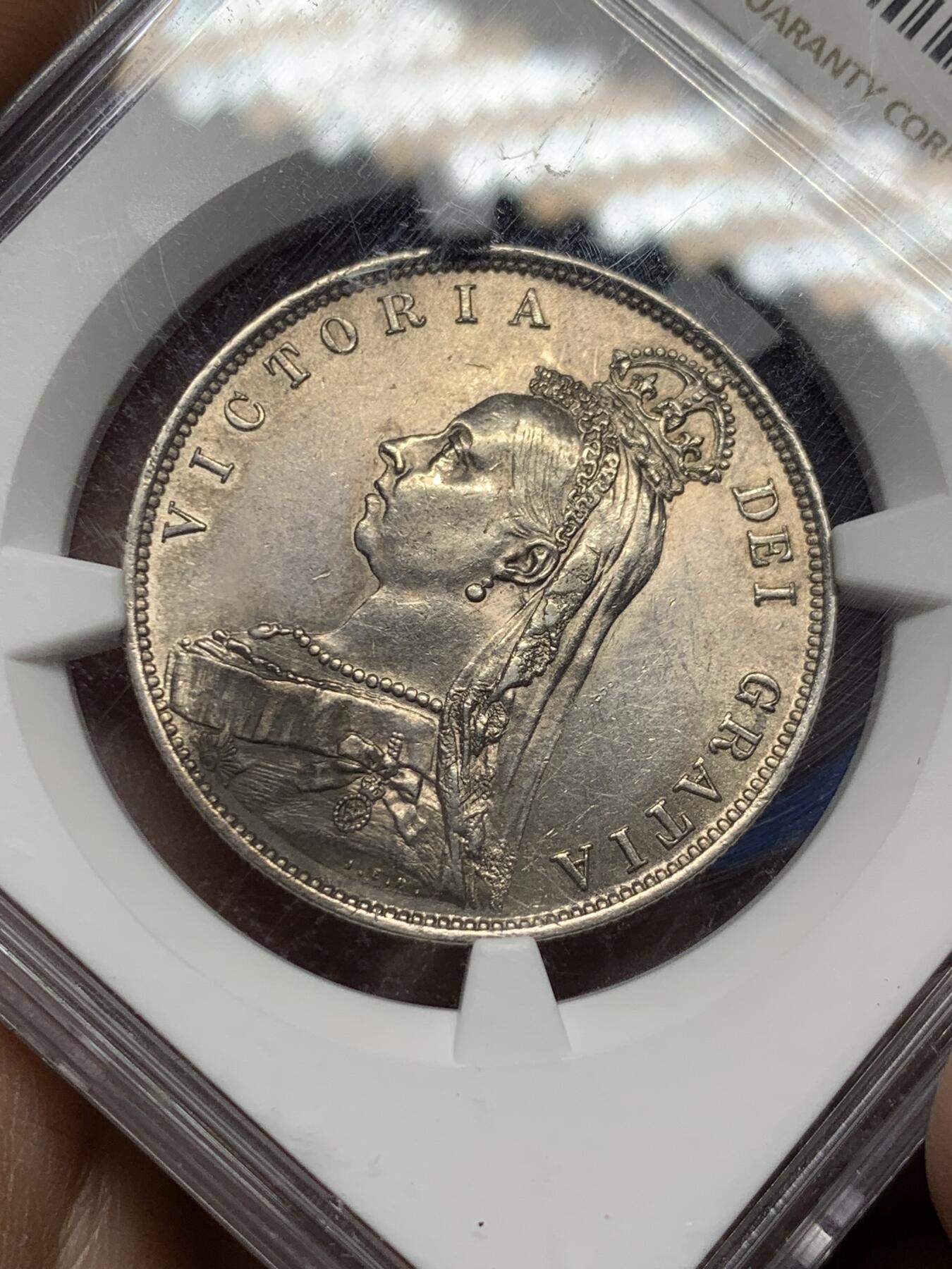 《竞宝斋》第360场 周日，周一  2场连拍 （全场包邮） NGC AU58 英国1888年维多利亚高冠半克朗银币 好年份