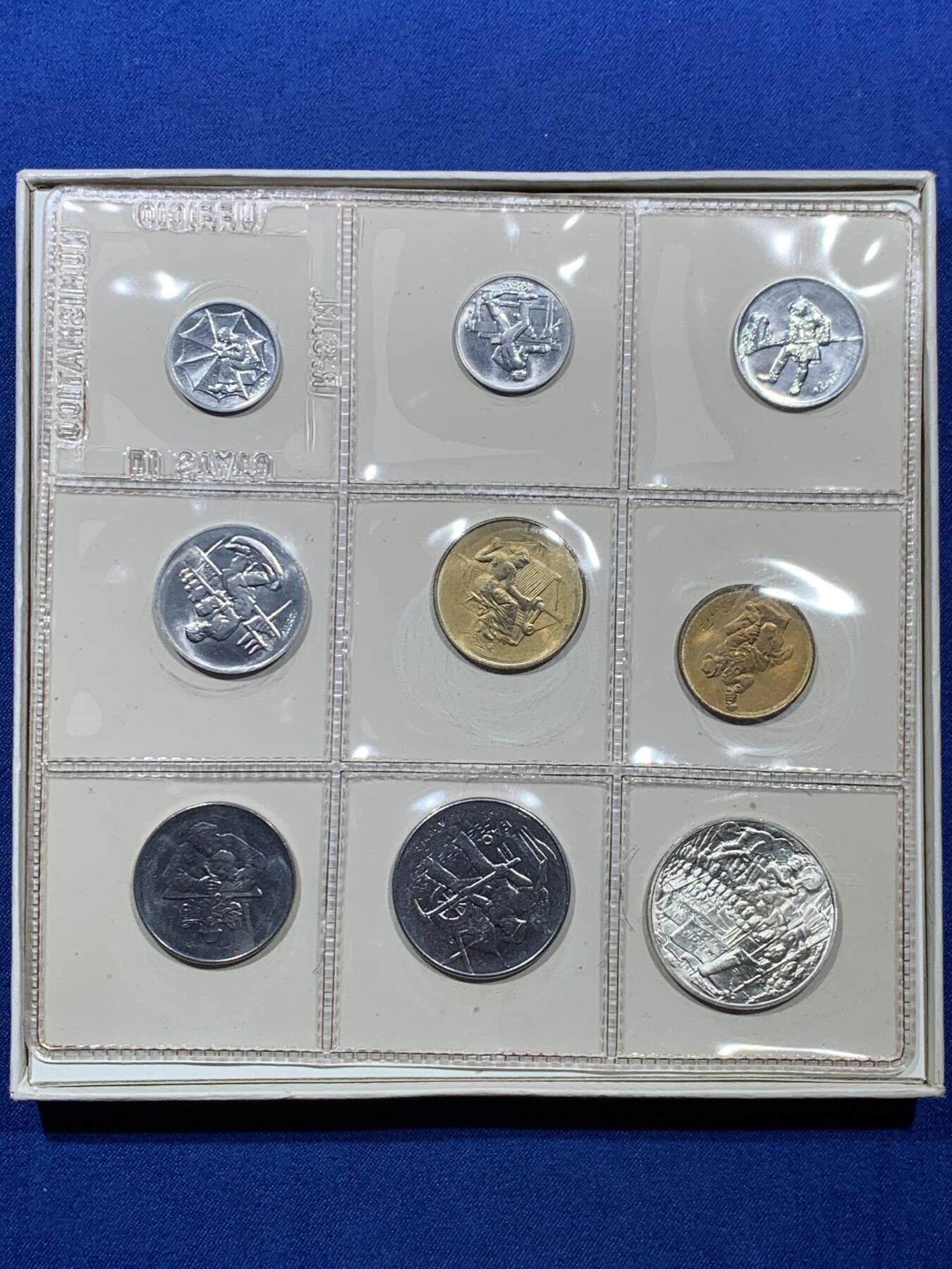 《竞宝斋》第360场 周日，周一  2场连拍 （全场包邮） 原盒证书 圣马力诺1978年9枚封装套币 其中最大一枚是500里拉银币