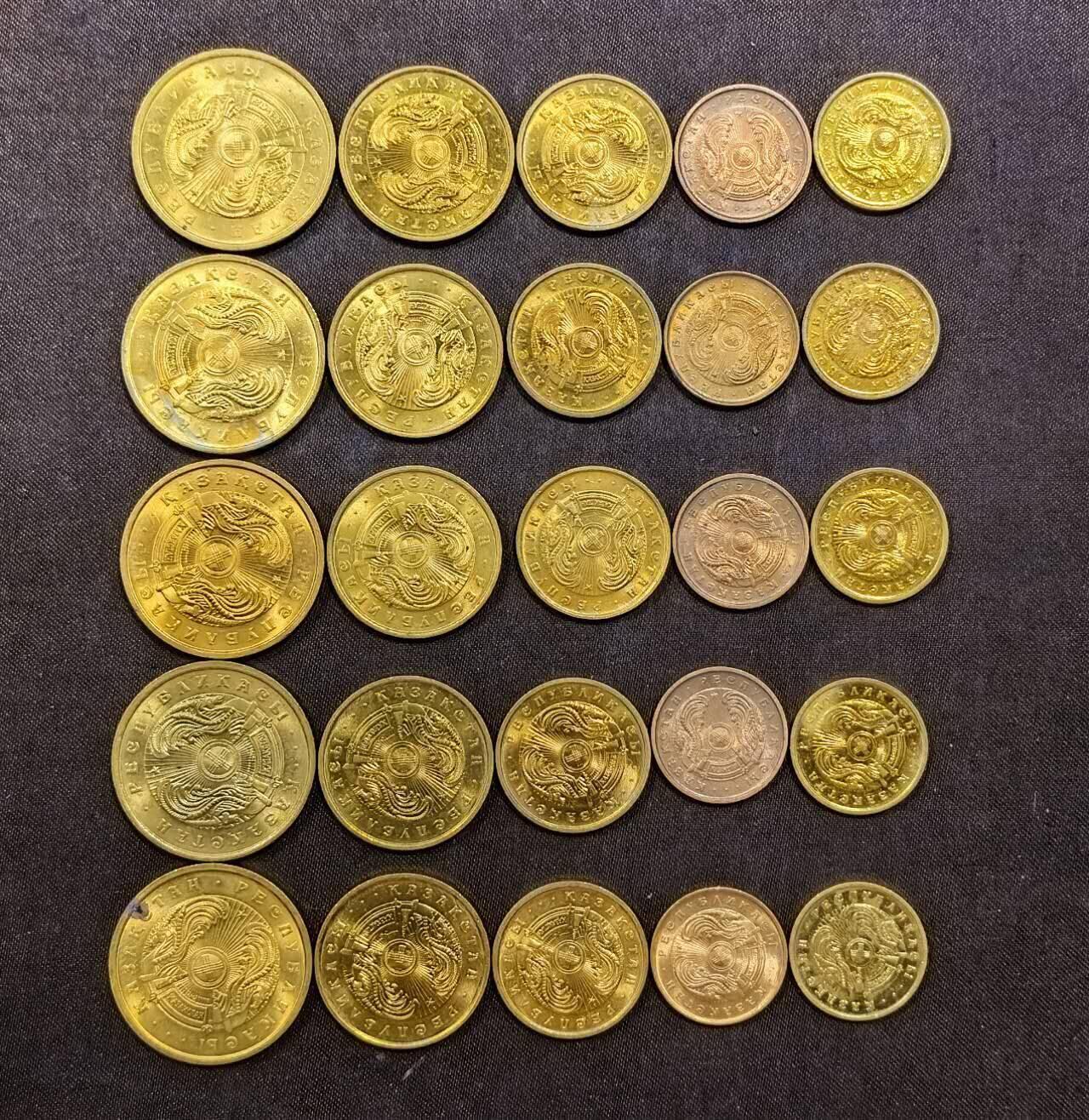 北京马甸外国币专卖第135期，外国币专场，陆续上拍，欢迎关注 哈萨克斯坦首版5套