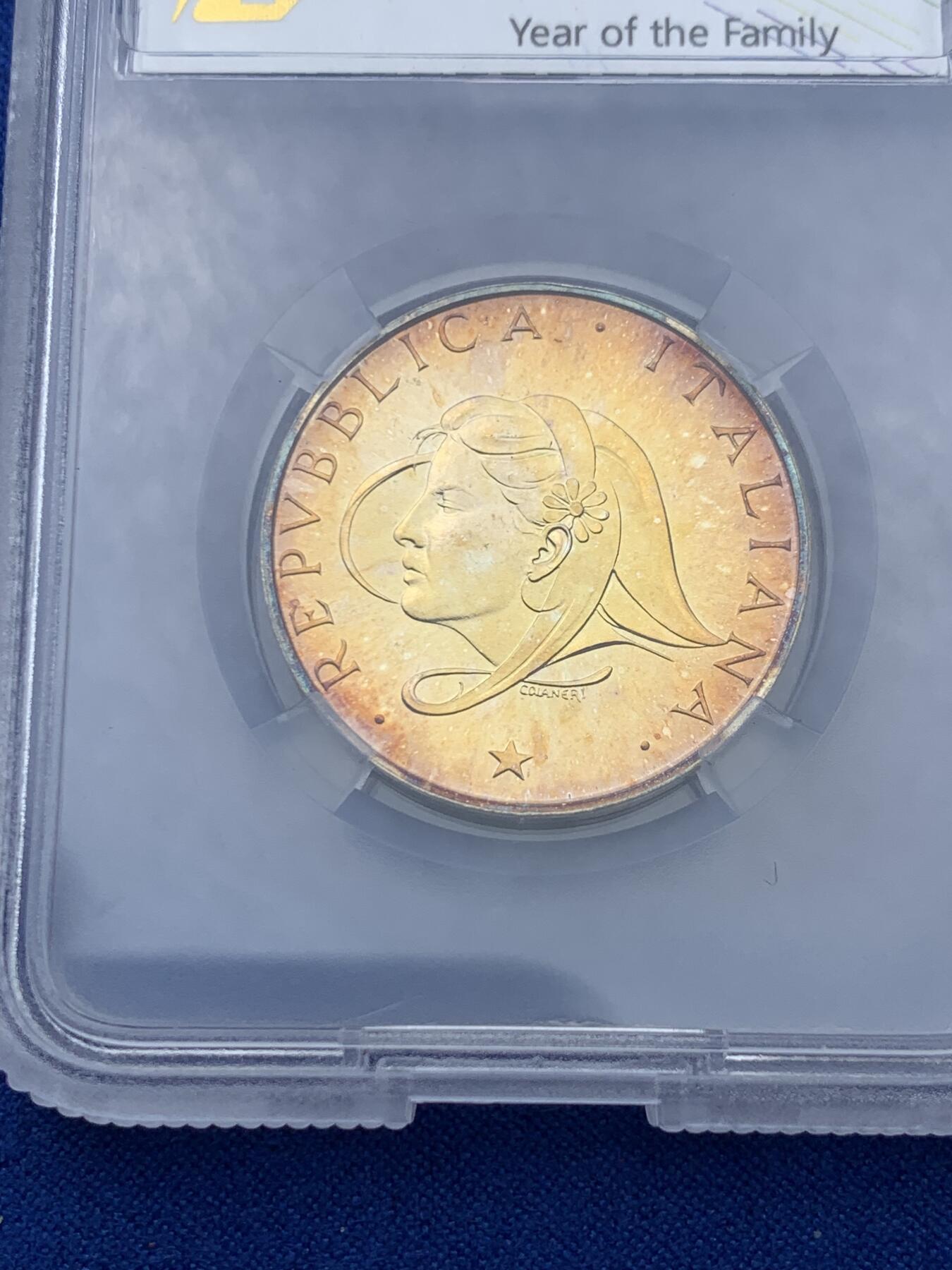 《竞宝斋》第360场 周日，周一  2场连拍 （全场包邮） TQG MS65 意大利1987年家庭日500里拉银币