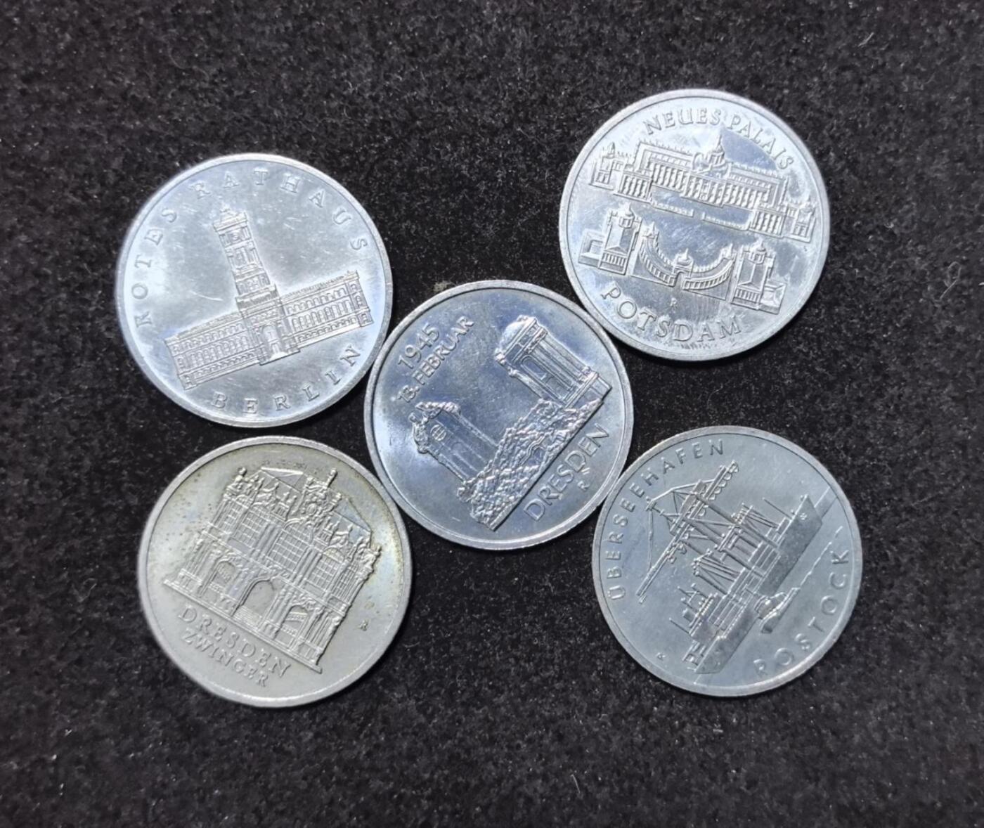 北京马甸外国币专卖第135期，外国币专场，陆续上拍，欢迎关注 东德建筑5马克5枚