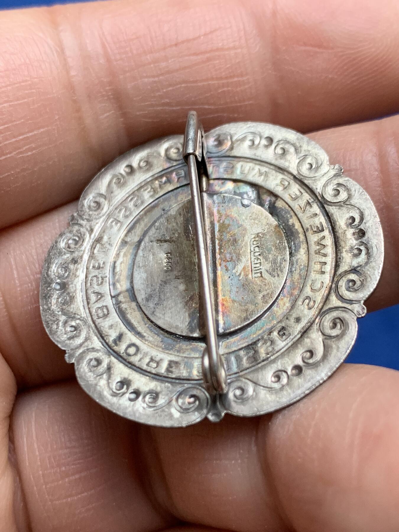 《竞宝斋》第360场 周日，周一  2场连拍 （全场包邮） 小飞侠银质胸针 花朵造型 4.5克 30.8mm