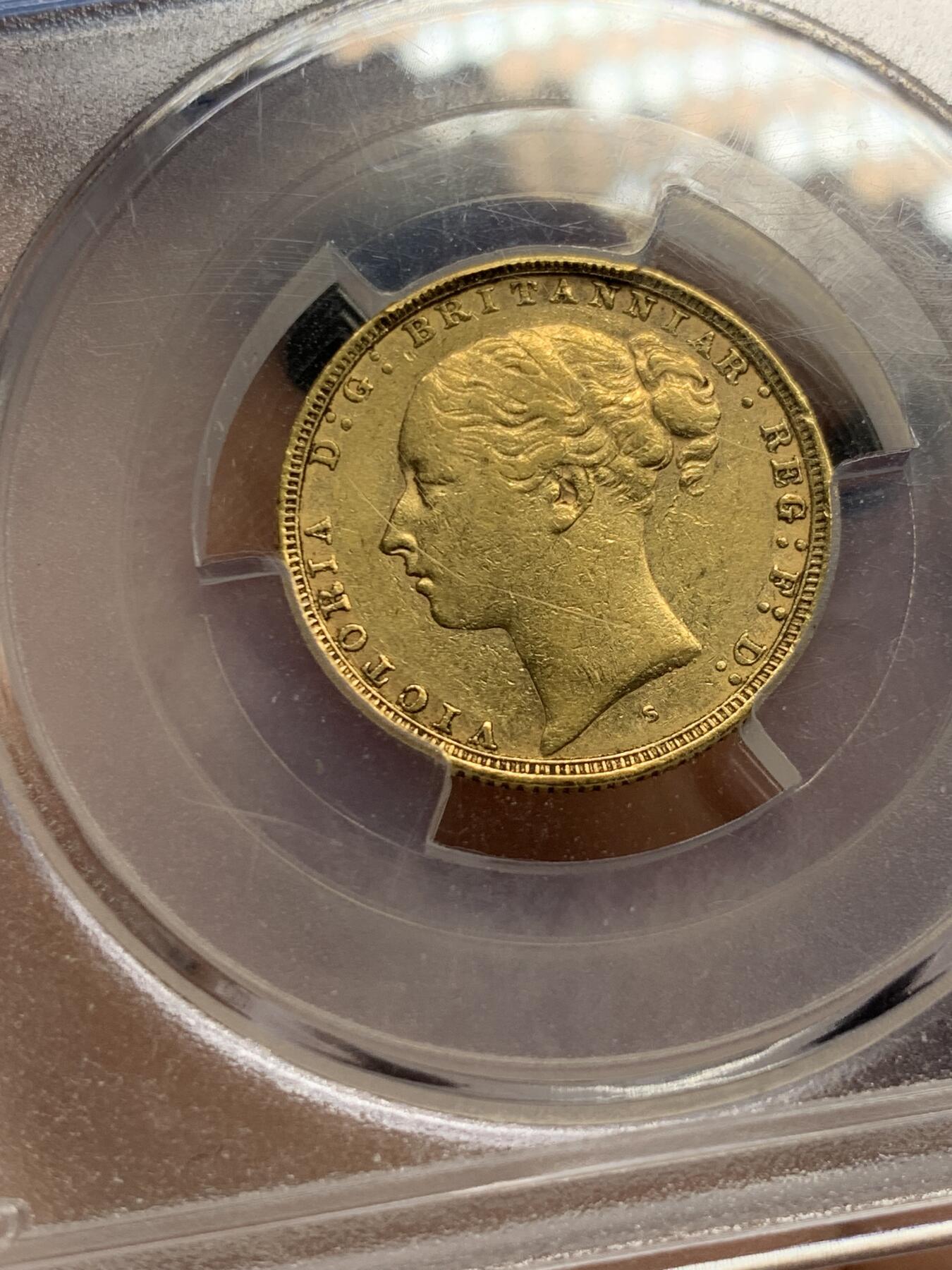 《竞宝斋》第360场 周日，周一  2场连拍 （全场包邮） 英国1881年小维头像1索维林金币 盒子只保金币是金的 无须在意 细节见图