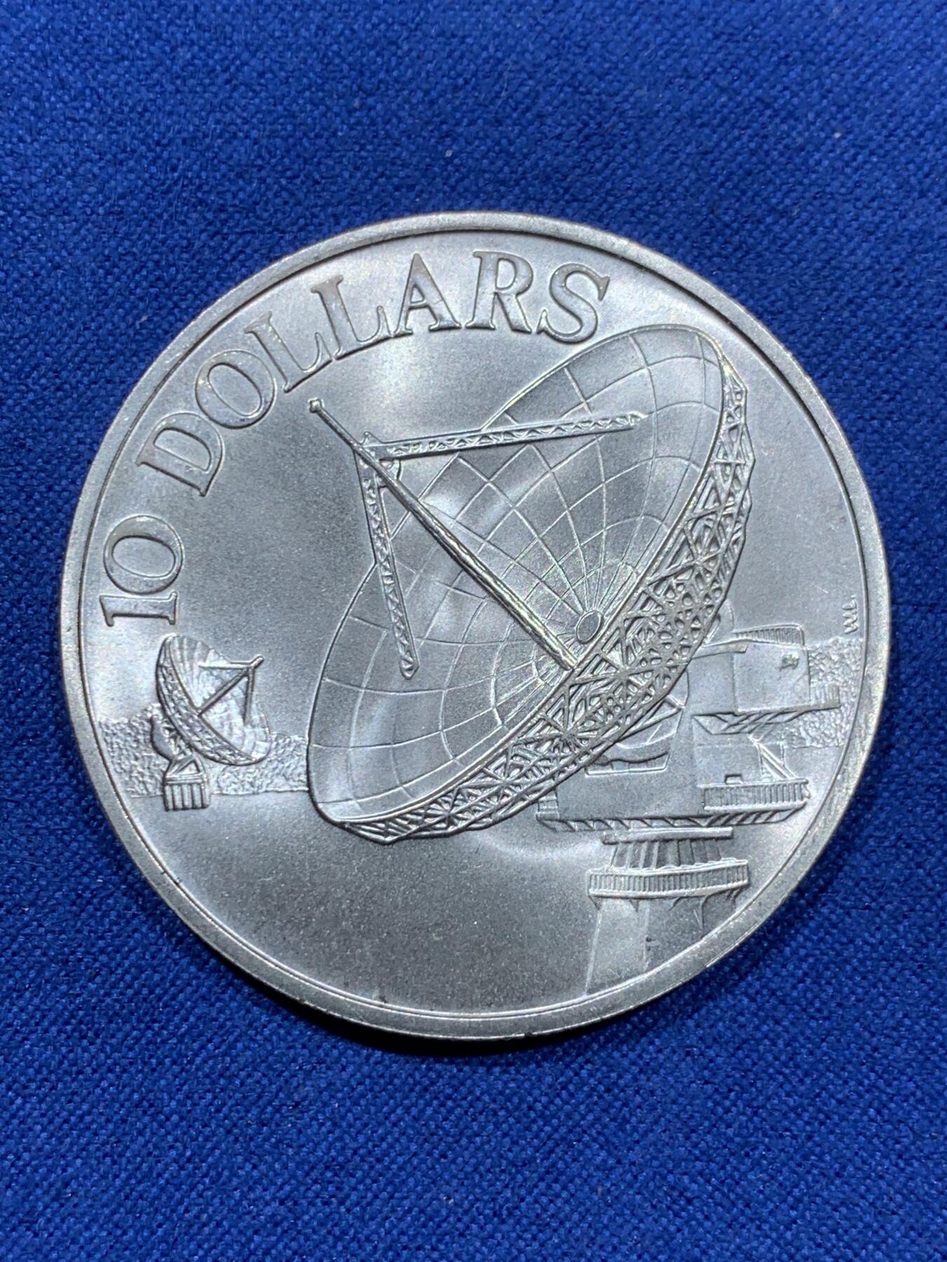 《竞宝斋》第360场 周日，周一  2场连拍 （全场包邮） 新加坡1979年雷达10元银币 带包装