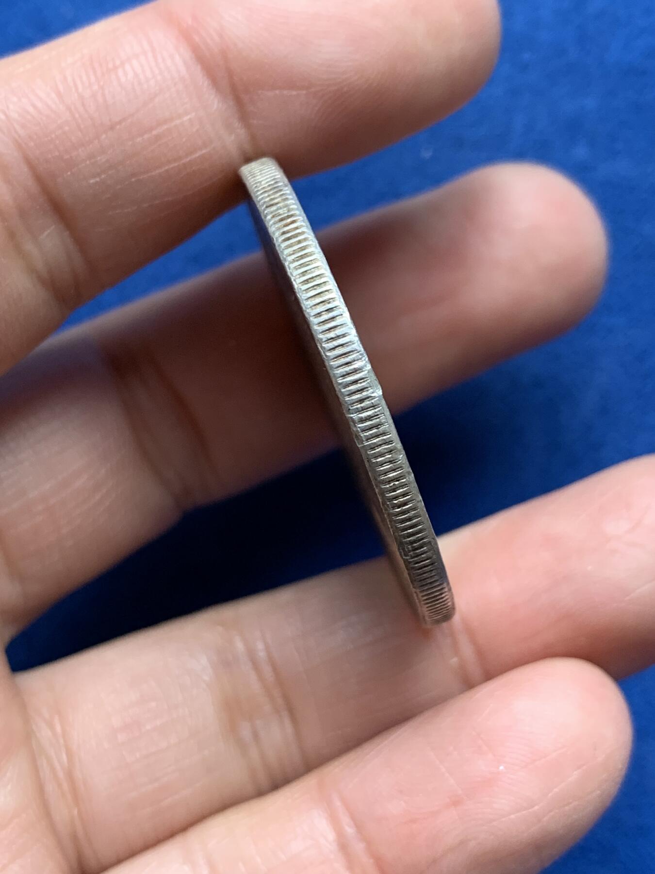 《竞宝斋》第360场 周日，周一  2场连拍 （全场包邮） 美国 1922年 1美元 和平银币 原光金彩好状态 细节见图