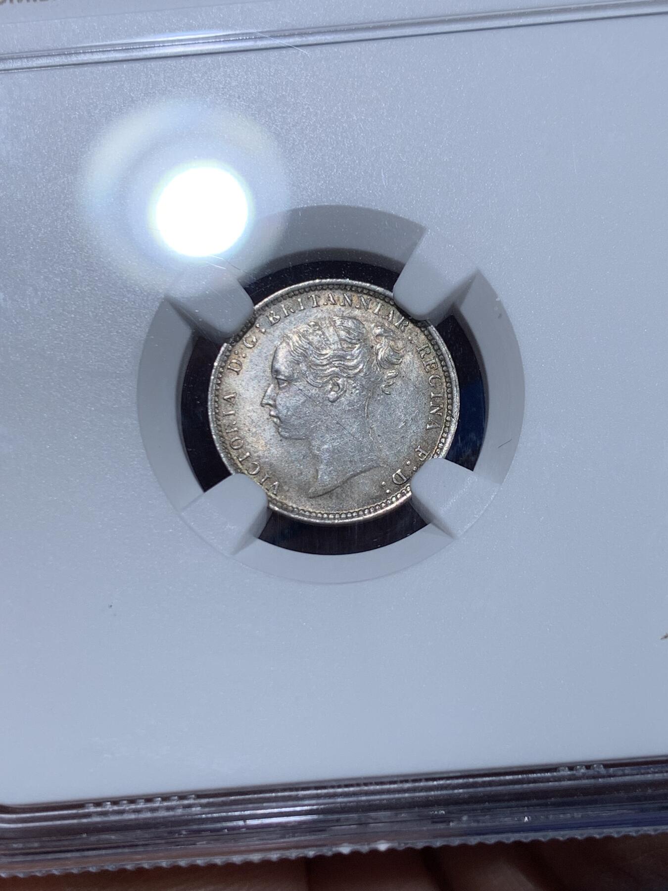 《竞宝斋》第360场 周日，周一  2场连拍 （全场包邮） NGC MS63 英国小维1884年3便士银币