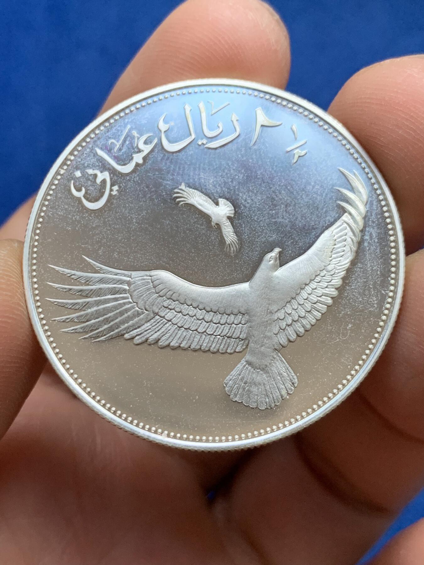 《竞宝斋》第360场 周日，周一  2场连拍 （全场包邮） 阿曼1987年世界野生动物苍鹰2.5里亚尔精制银币，重28.28g，925银，PROOF精制币，币面干净，状态极佳。