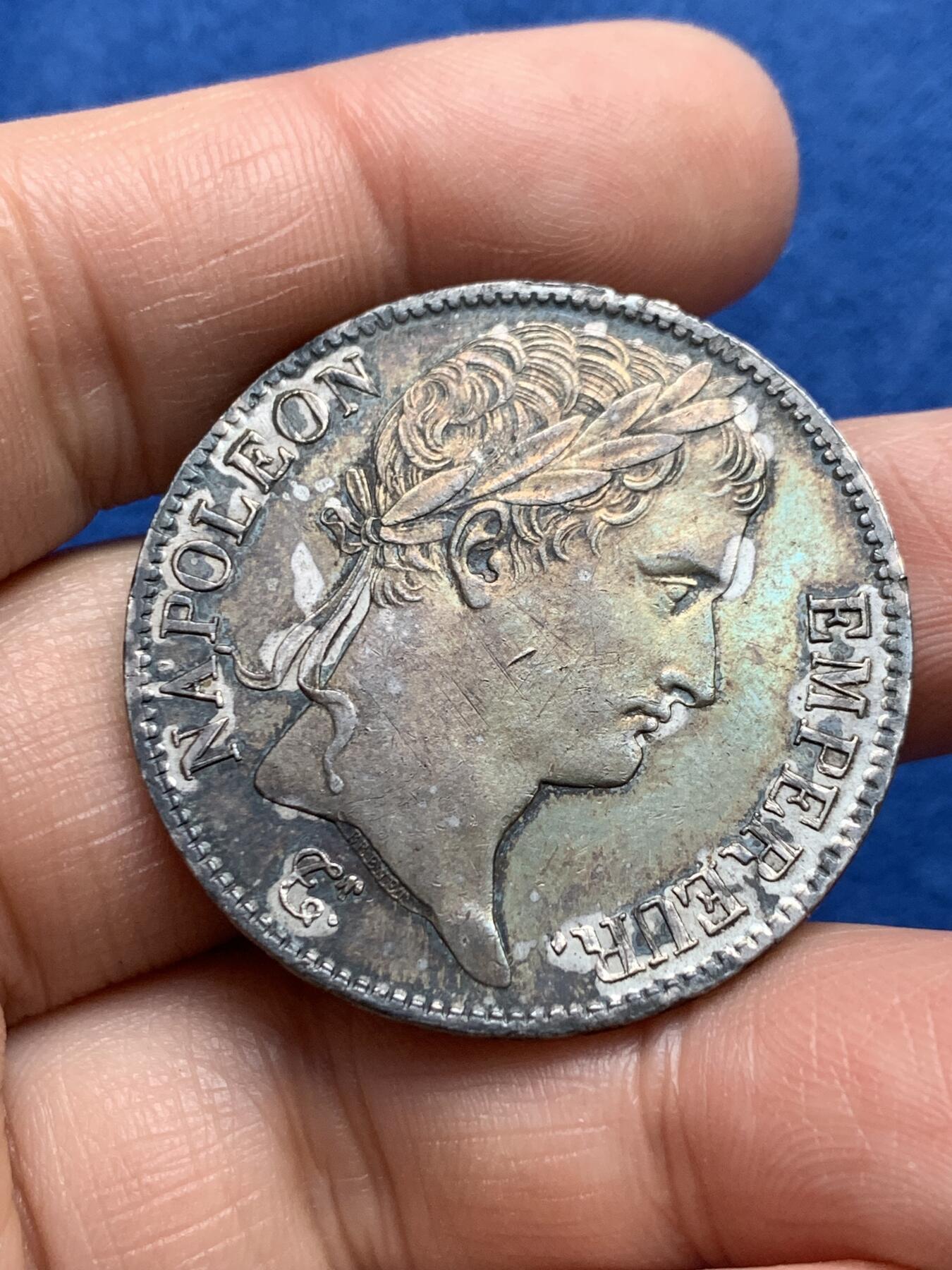 《竞宝斋》第360场 周日，周一  2场连拍 （全场包邮） 法国1811年拿破仑一世5法郎银币，I厂利摩日造币厂，少见厂别，双面带五彩，保存得非常好，细节见图。