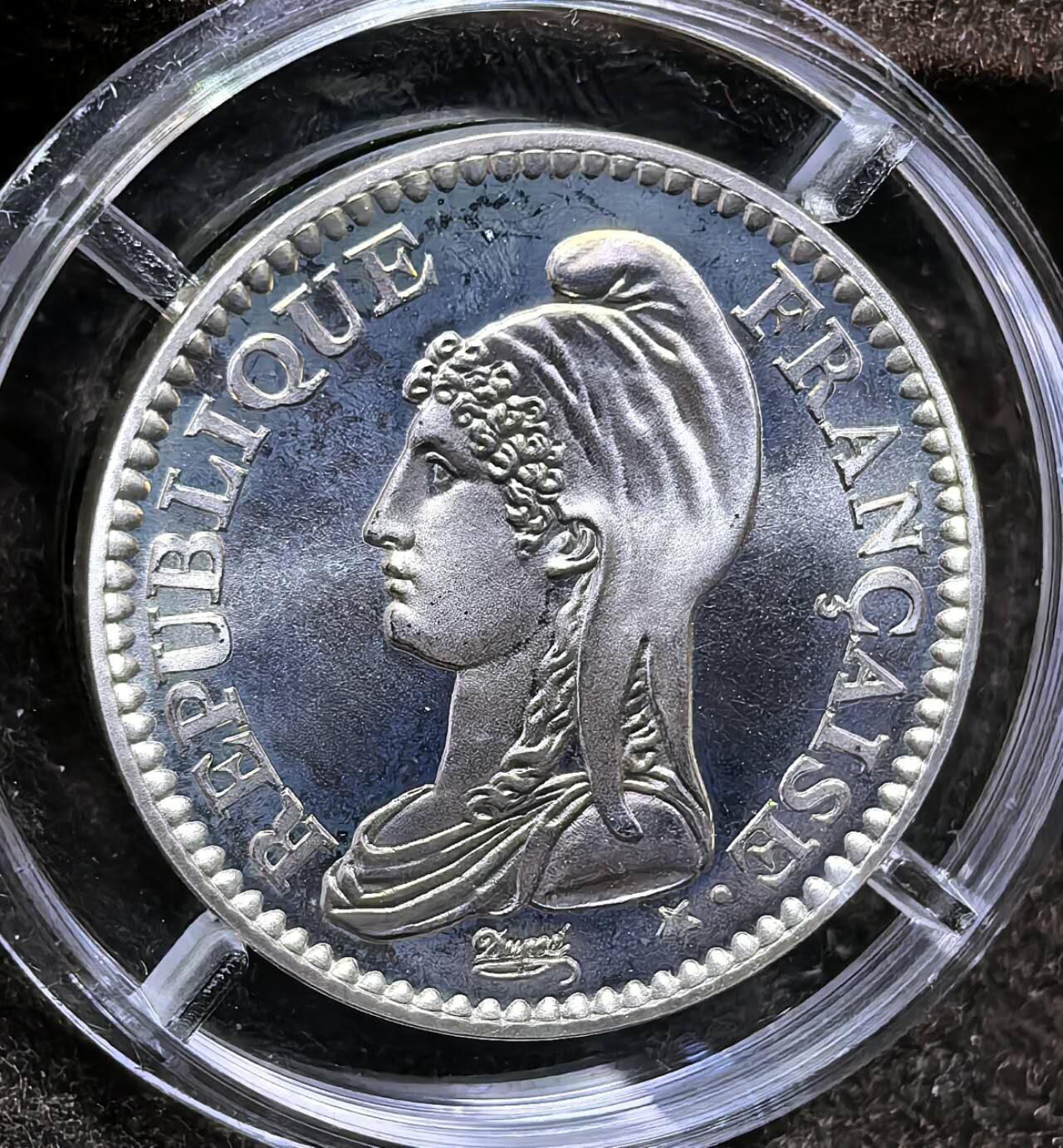 北京马甸外国币专卖第135期，外国币专场，陆续上拍，欢迎关注 1992年法国加厚半盎司银币，有盒无证