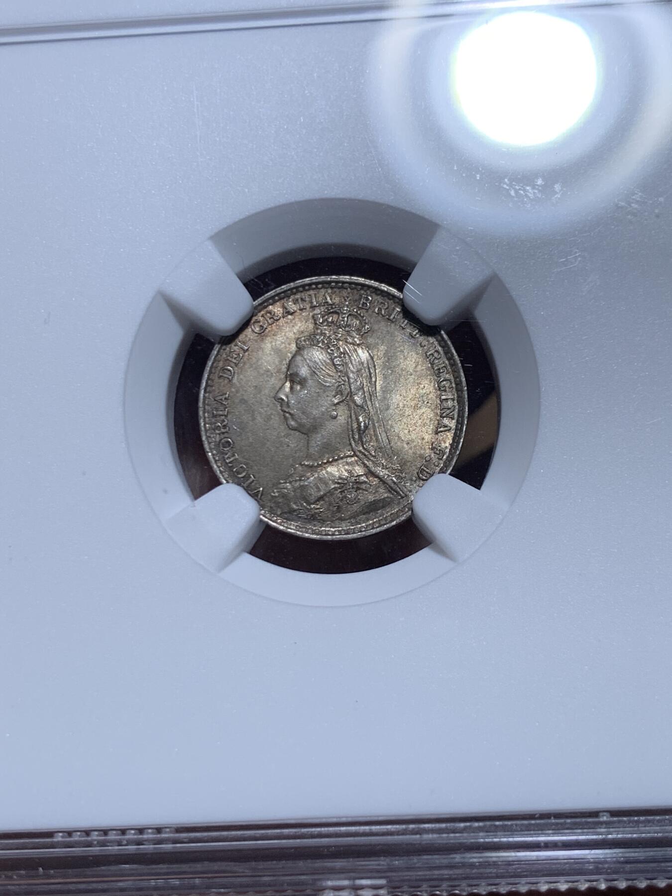 《竞宝斋》第360场 周日，周一  2场连拍 （全场包邮） NGC MS62 英国高冠1887年3便士银币 包浆醇厚