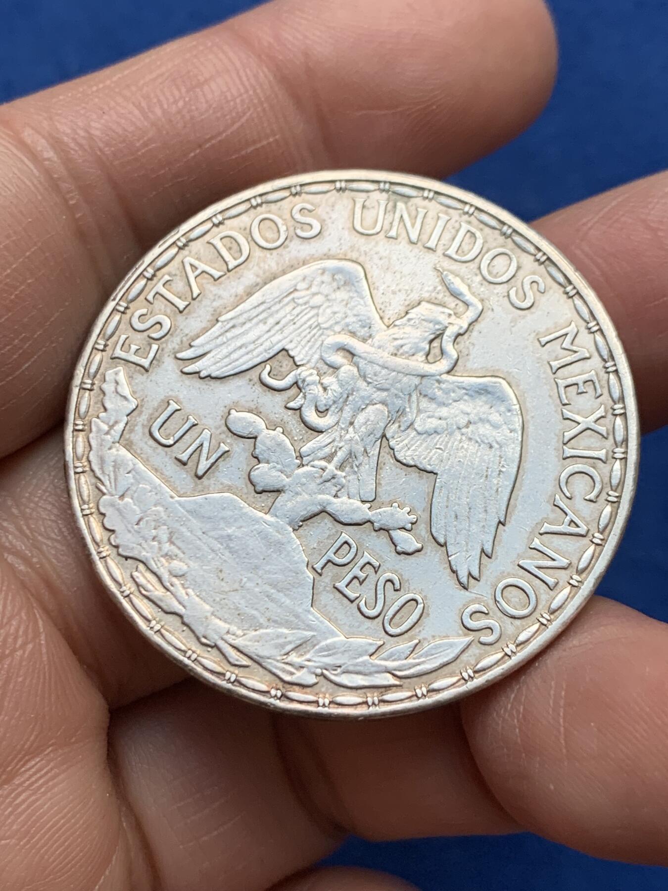 《竞宝斋》第360场 周日，周一  2场连拍 （全场包邮） 墨西哥1910年骑马自由女神1比索银币，热门品种，细节不错。