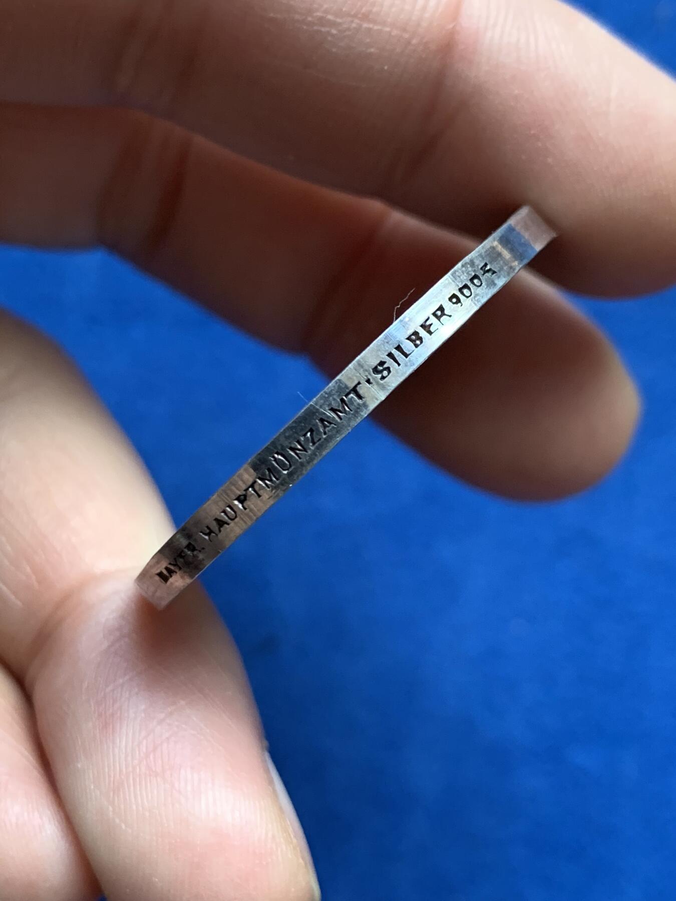 《竞宝斋》第360场 周日，周一  2场连拍 （全场包邮） 德国1927兴登堡八十大寿5马克币型章，36mm，24.8g