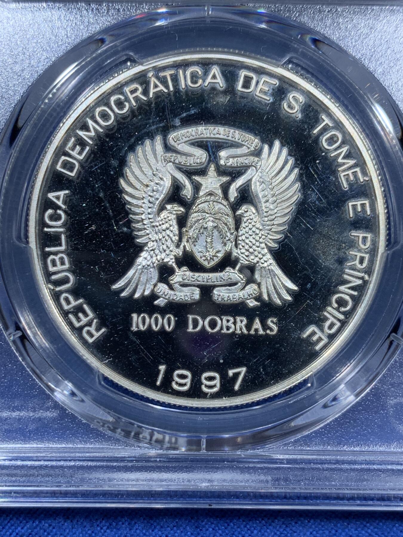 《竞宝斋》第360场 周日，周一  2场连拍 （全场包邮） PCGS PR67DCAM 圣多美和普林西比1997年1000多布拉 戴安娜精制纪念银币 戴安娜系列里很少见的一枚 工艺很不错 浮雕感强 高价品种