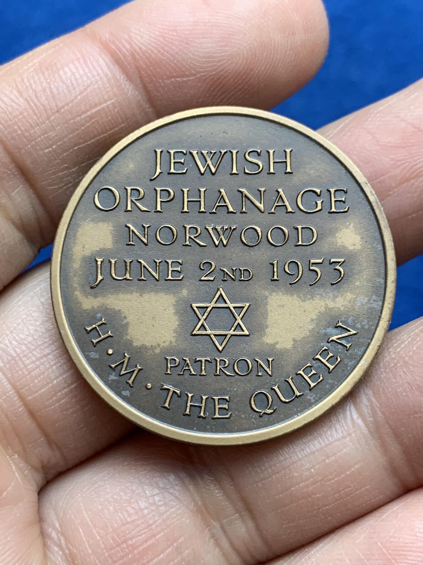 《竞宝斋》第360场 周日，周一  2场连拍 （全场包邮） 英国1953年伊丽莎白二世加冕铜章 20.95克，35.4mm