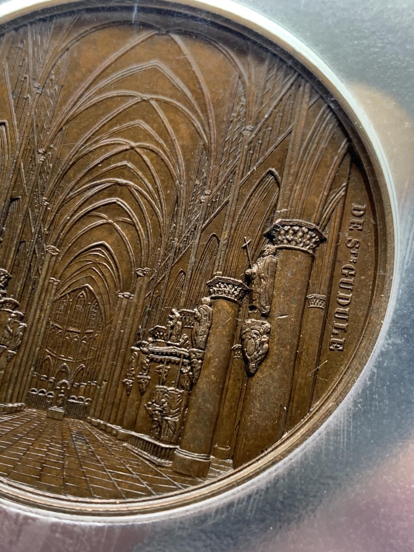 《竞宝斋》第360场 周日，周一  2场连拍 （全场包邮） PCGS SP63 比利时1845年布鲁塞尔圣米歇尔及圣古都勒大教堂纪念大铜章，高浮雕教堂细节极好，PCGS大盒封装。