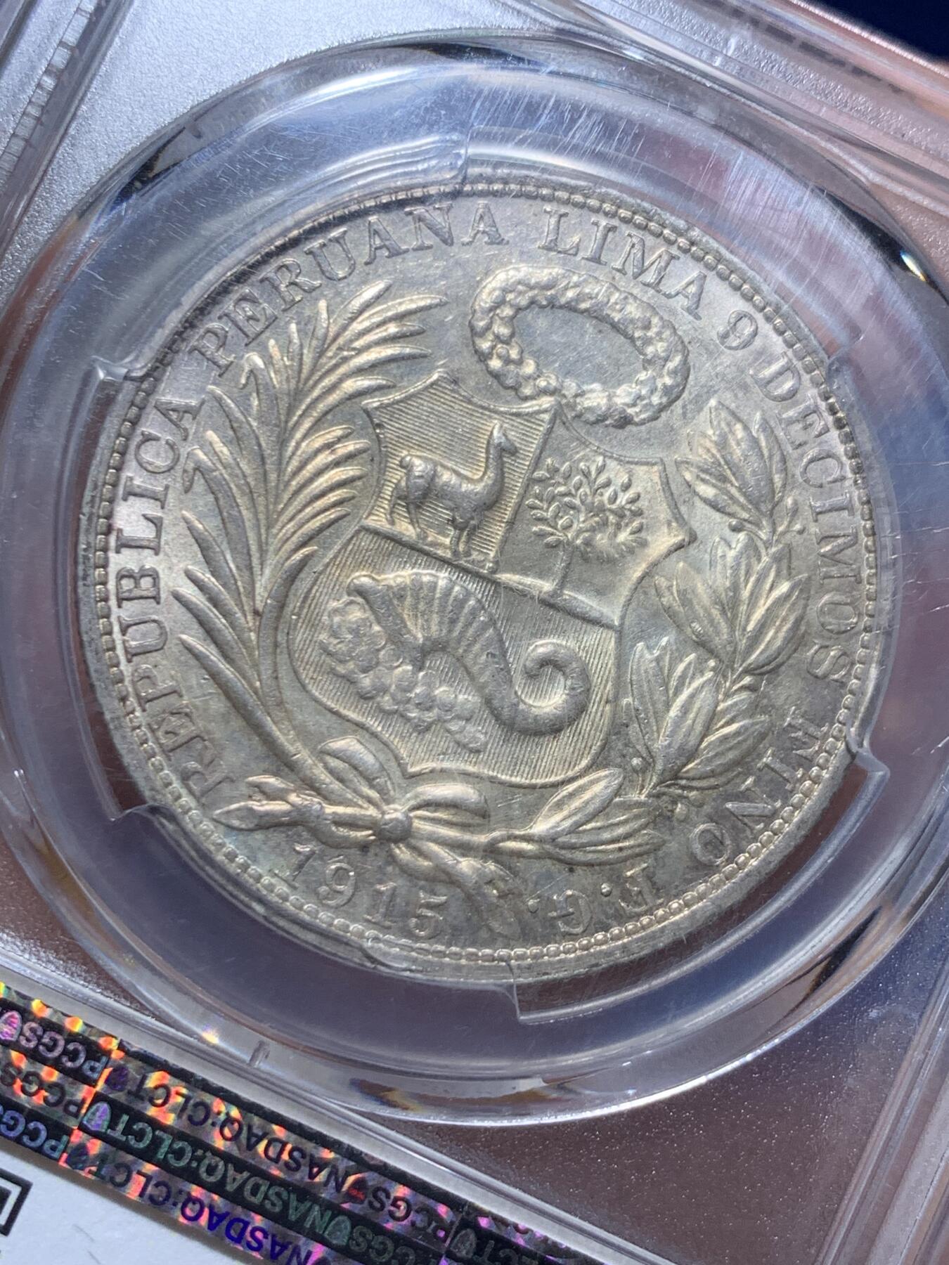 《竞宝斋》第360场 周日，周一  2场连拍 （全场包邮） PCGS AU58 秘鲁1915年坐人女神大银币，900高银版，镜面光感背带淡黄油光，状态很不错。