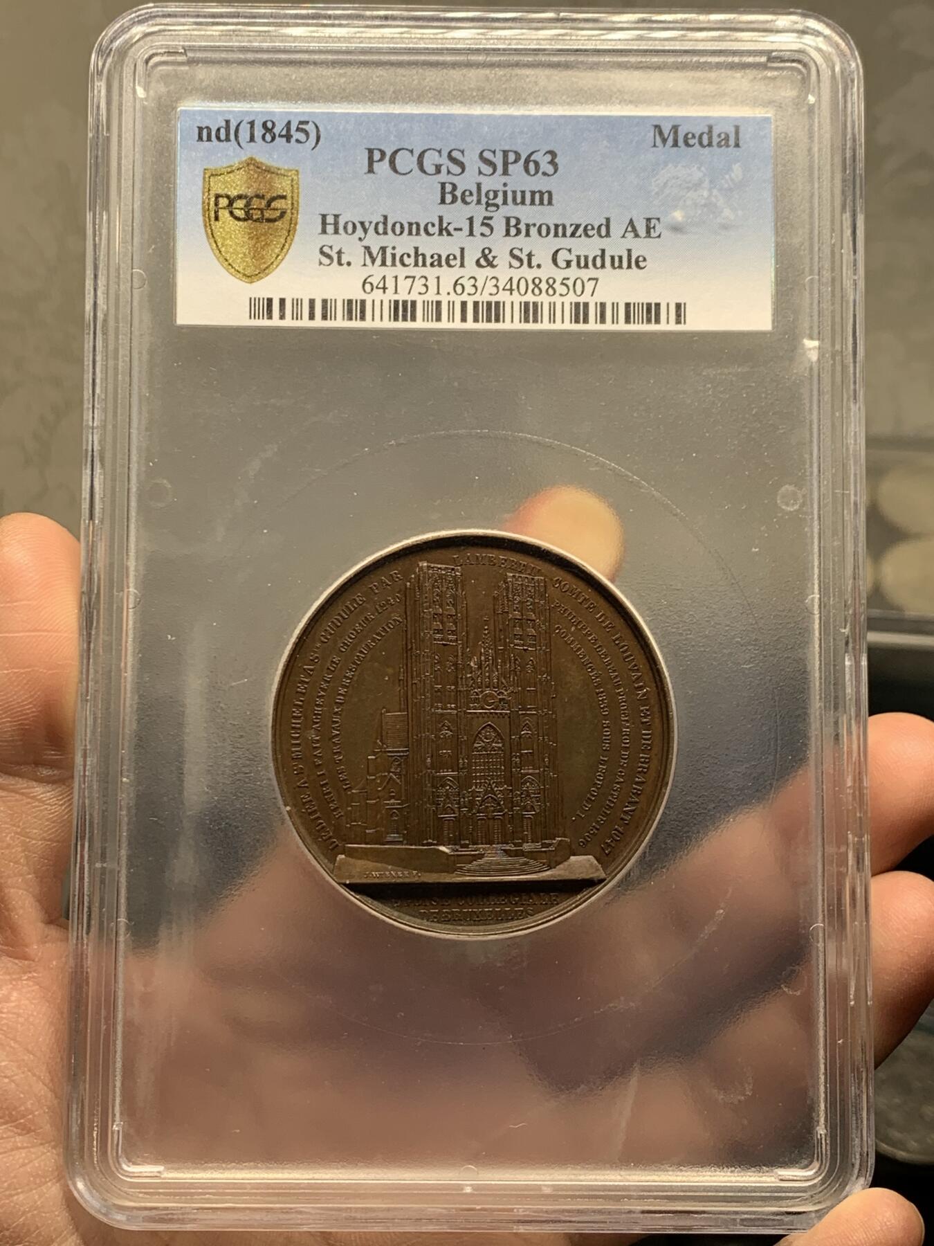 《竞宝斋》第360场 周日，周一  2场连拍 （全场包邮） PCGS SP63 比利时1845年布鲁塞尔圣米歇尔及圣古都勒大教堂纪念大铜章，高浮雕教堂细节极好，PCGS大盒封装。