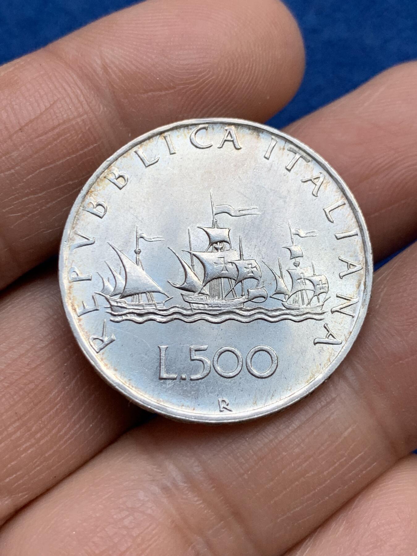 《竞宝斋》第360场 周日，周一  2场连拍 （全场包邮） 意大利1960年帆船少女500里拉银币 细节极好 淡彩包浆