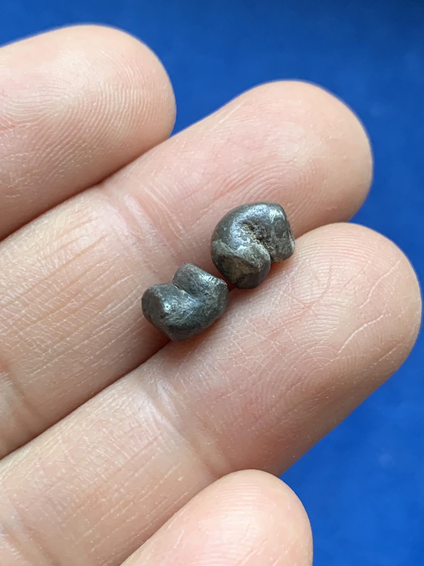 《竞宝斋》第360场 周日，周一  2场连拍 （全场包邮） 两枚一组 泰国屁股银锭1/8株 总重约3.8克