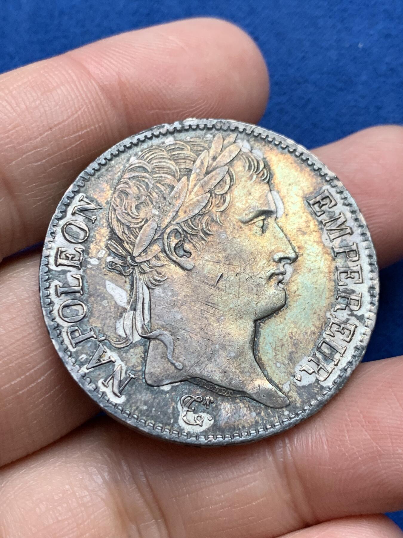 《竞宝斋》第360场 周日，周一  2场连拍 （全场包邮） 法国1811年拿破仑一世5法郎银币，I厂利摩日造币厂，少见厂别，双面带五彩，保存得非常好，细节见图。