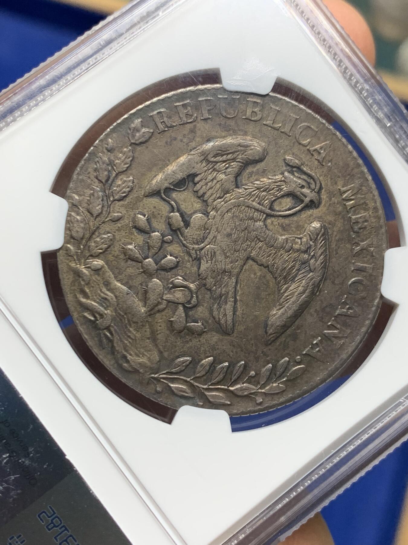《竞宝斋》第360场 周日，周一  2场连拍 （全场包邮） NGC AUD 墨西哥1894年MO AM花边鹰洋8R银币 底板状态良好，无戳这样的上海老包浆已经很少了。